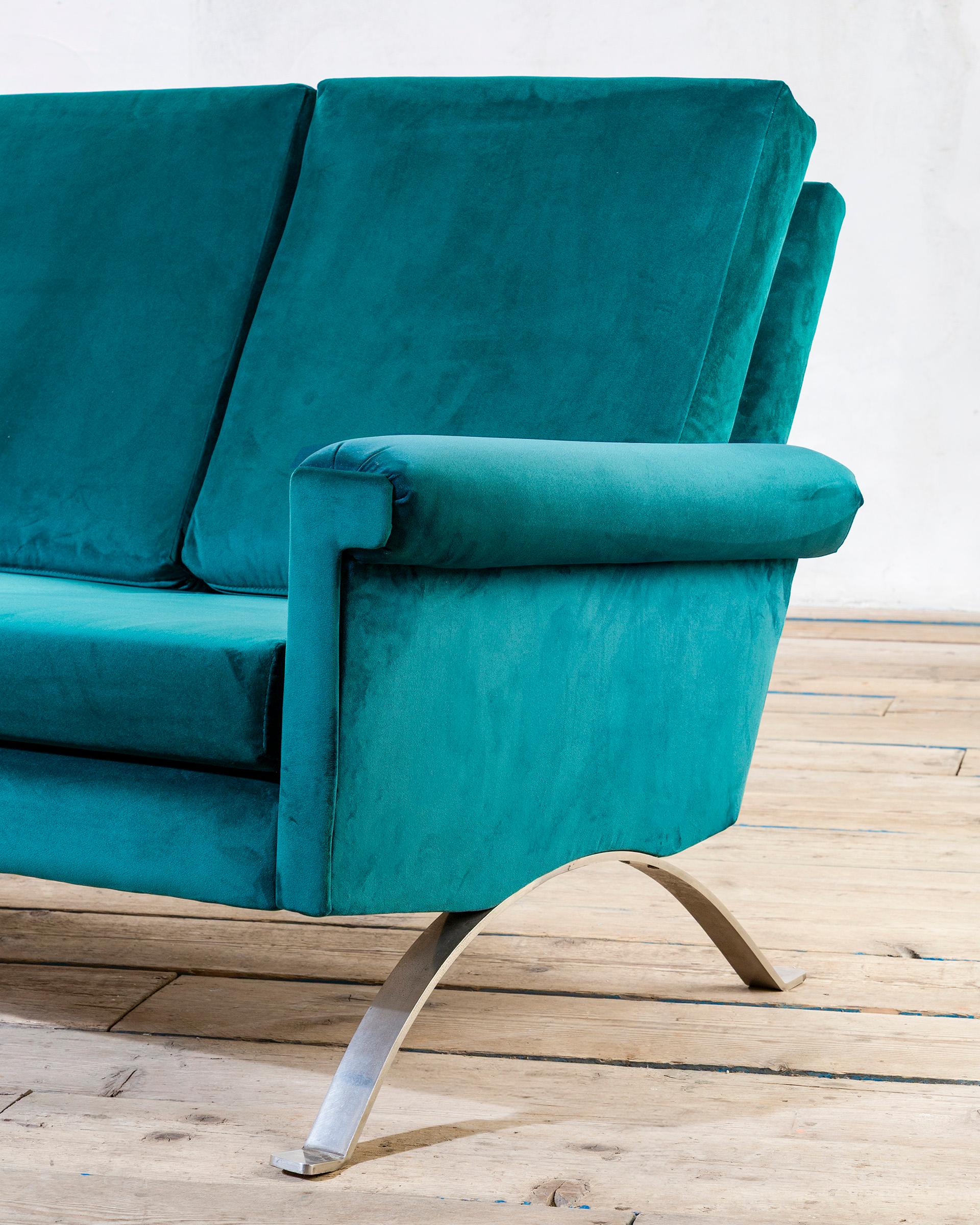 20. Jahrhundert, Ico Parisi für Cassina Blaues Samtsofa Mod. 975 im Zustand „Gut“ im Angebot in Turin, Turin