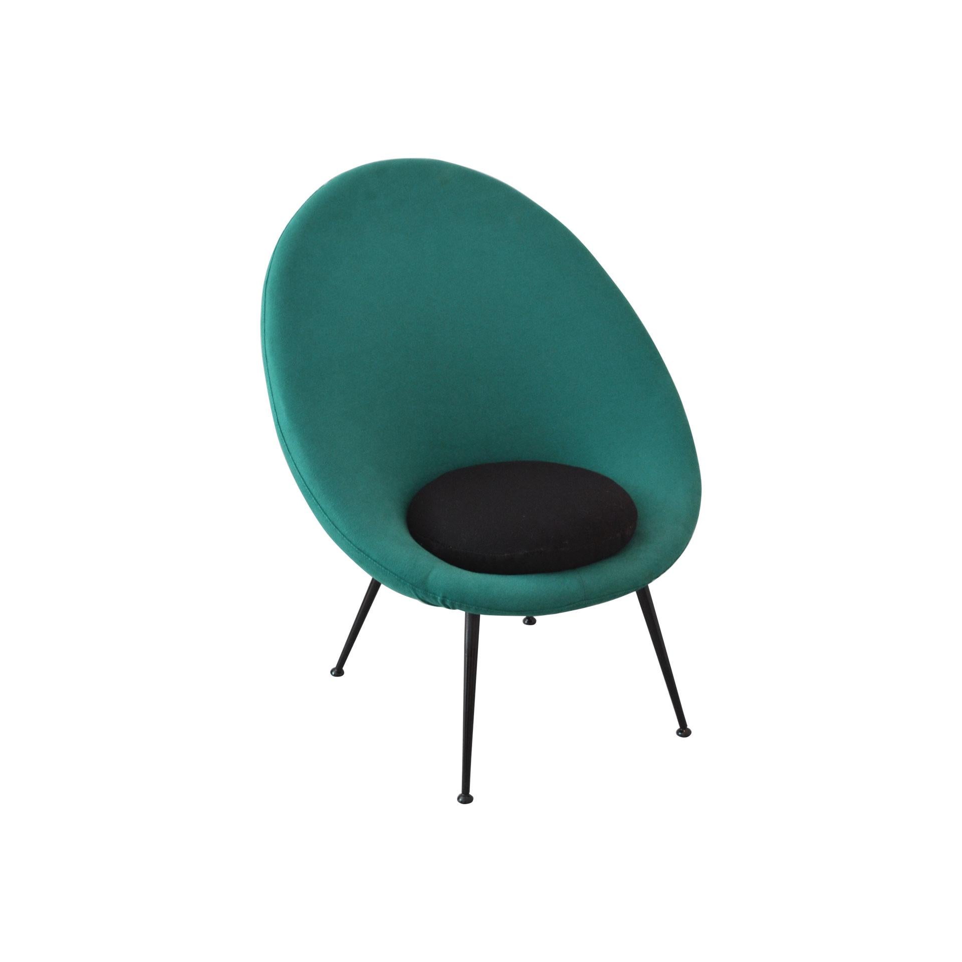 Armchair in the style of Ico Parisi with structure in painted metal and upholstery in green fabric with black cushion of the 1960s. Good condition.