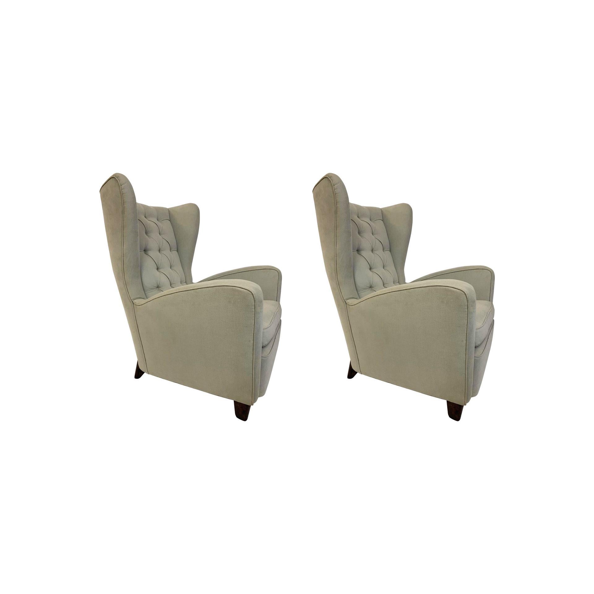 Paire de très beaux fauteuils bergère dessinés par Ico Parisi dans les années 1950 pour Ariberto Colombo, Cantù. Les deux fauteuils sont en très bon état.
Publié dans : Lietti F., 