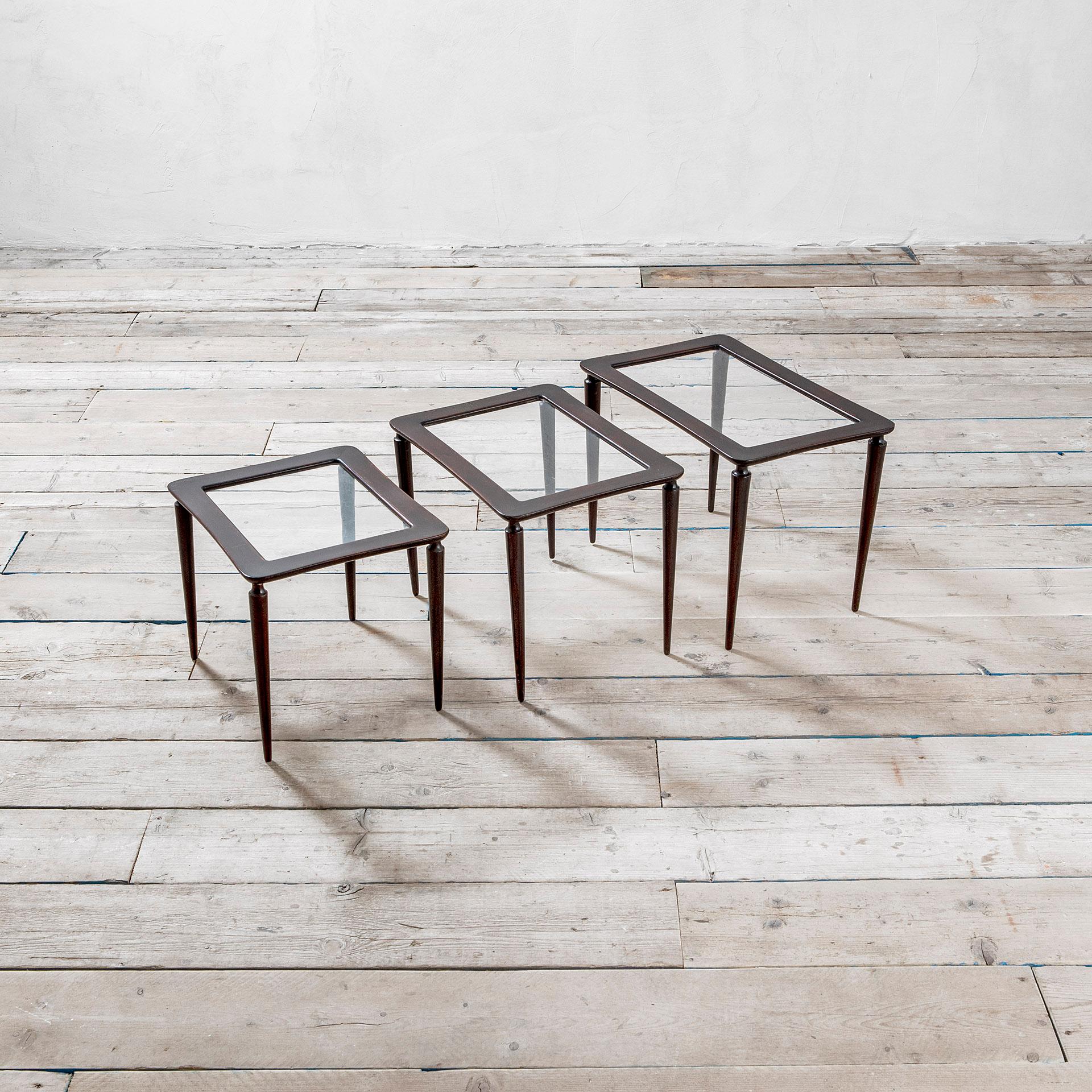 Coffee table composed of 3 stackable tables model n. 401 designed by Ico Parisi in the half of 1950s for De Baggis Production. Each stackable table has feet and frame of the tom in wood, and the top is in glass. Feet are detachable. Original in all