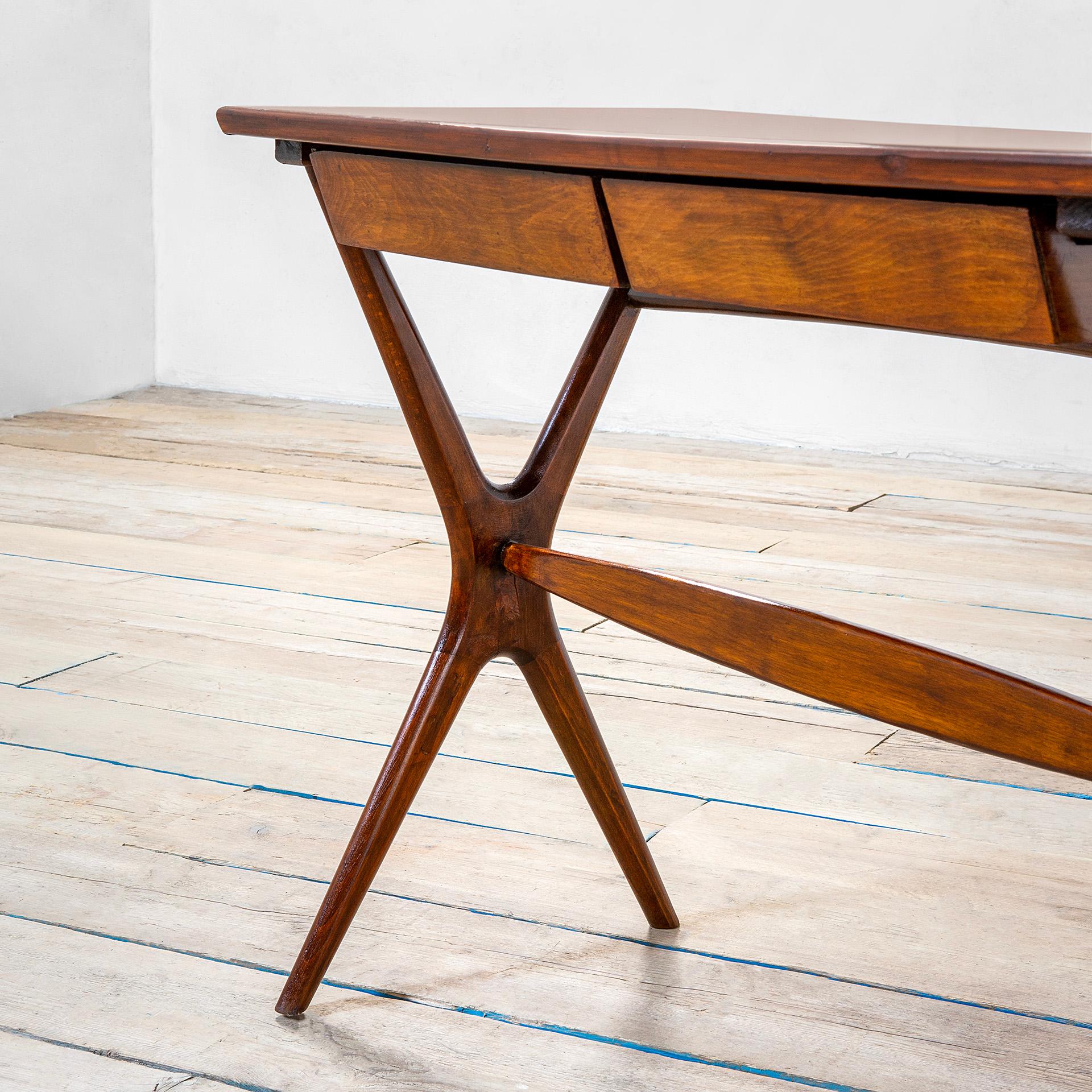 Ico Parisi Holz-Schreibtisch des 20. Jahrhunderts mit zwei Schubladen, 50er Jahre (Italienisch) im Angebot