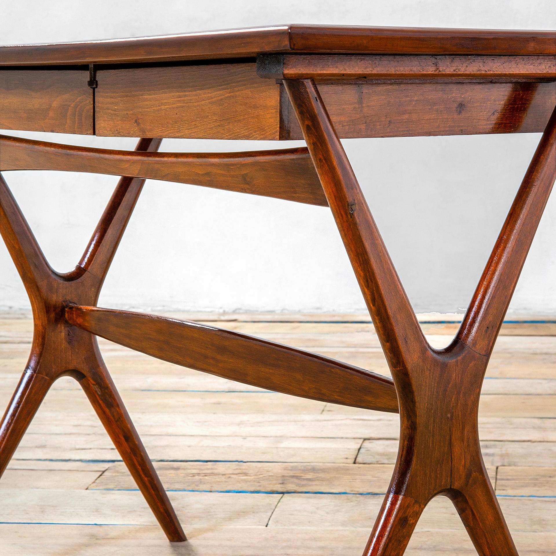 Milieu du XXe siècle Bureau en bois Ico Parisi du 20ème siècle avec deux tiroirs, années 50 en vente