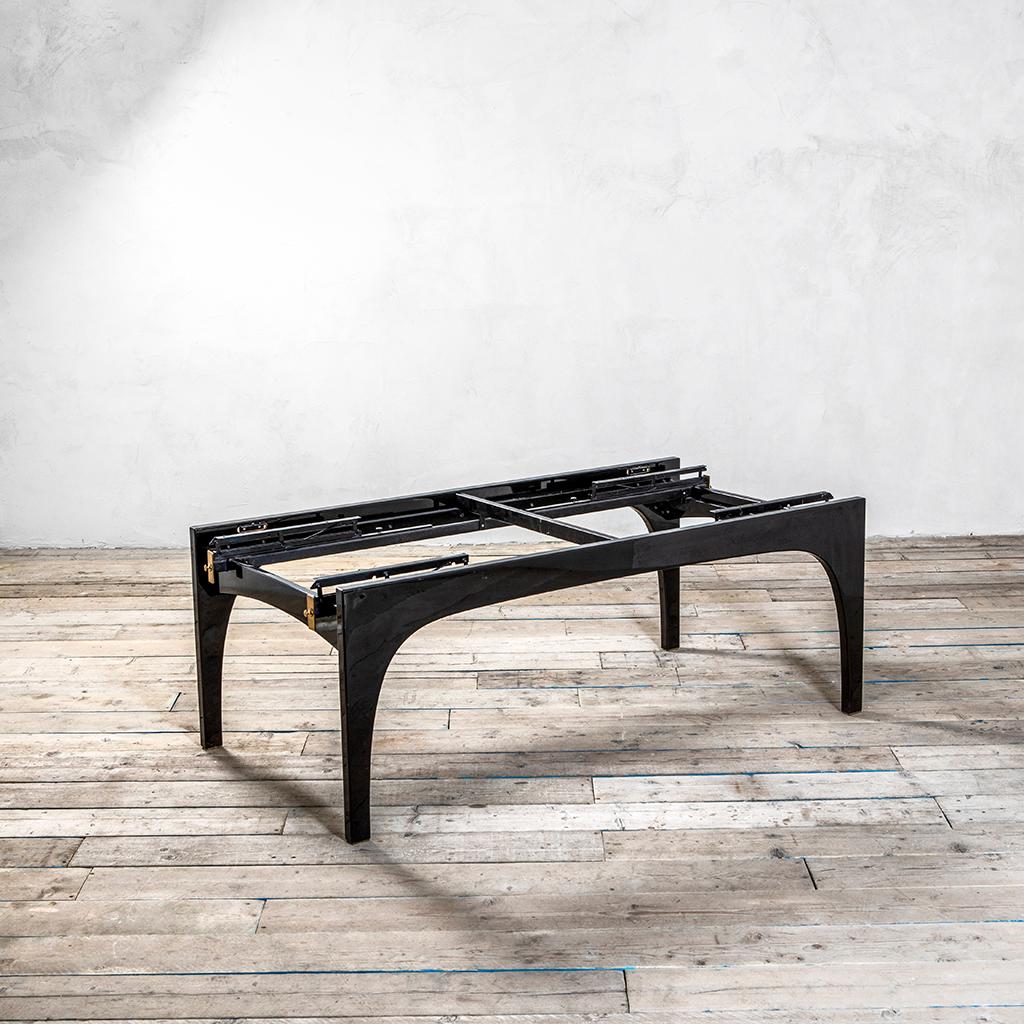 Big table designed in '80s by the architect Ignazio Gardella for Misura Emme prod. The table has a very simple structure in black lacquered metal, the top is extensible in white Carrara Marble. When close the table has a lenght of 200 cm, but with