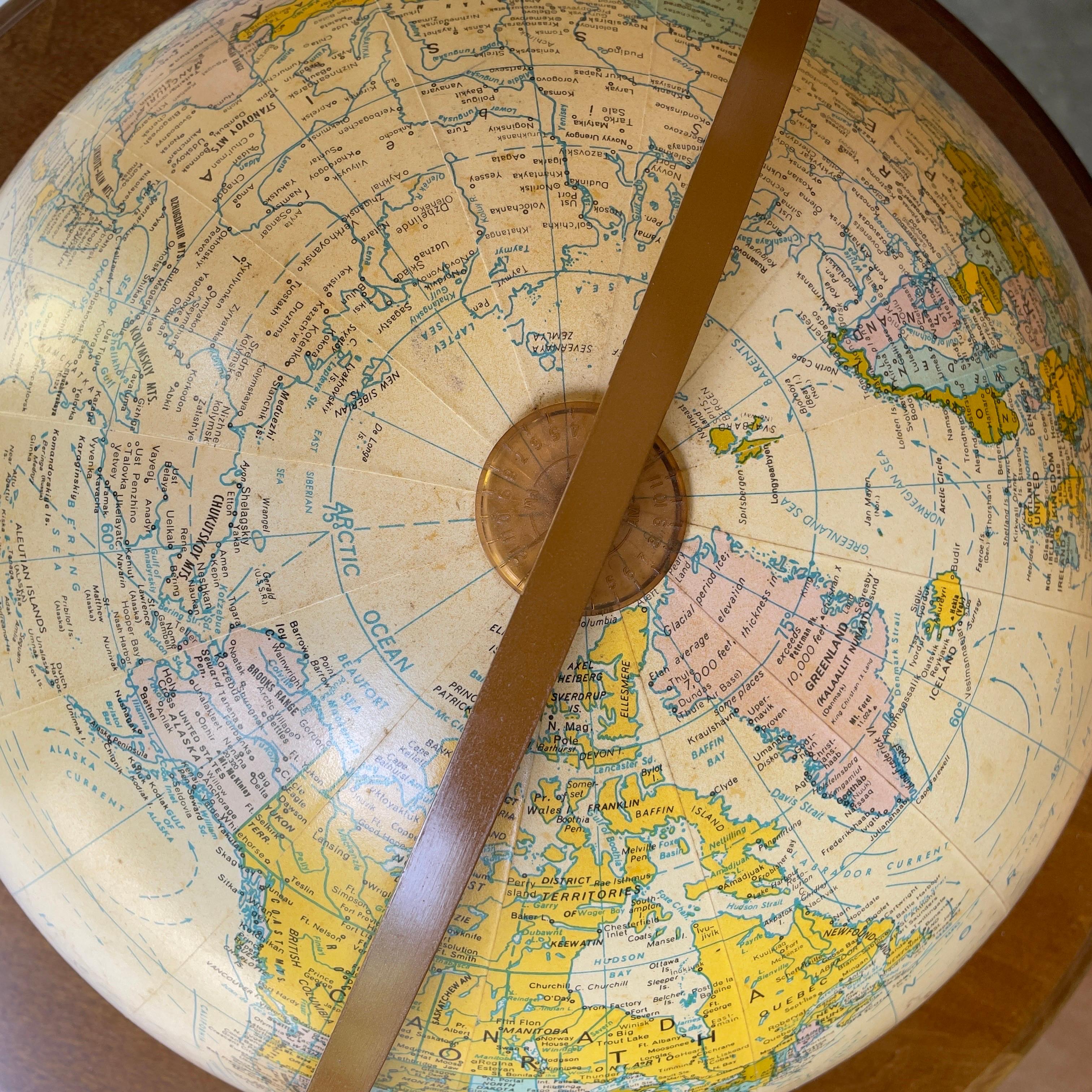20. Jahrhundert Beleuchtete Replogle Globes, Inc. Globus und Stand- 2 Pieces (Holz) im Angebot