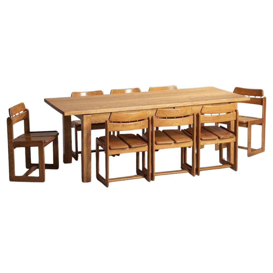 Ensemble complet de 8 chaises en bois de frêne par Ilmari Tapiovaara pour Fratelli Montina. Les chaises sont un élément très spécial, appelé 