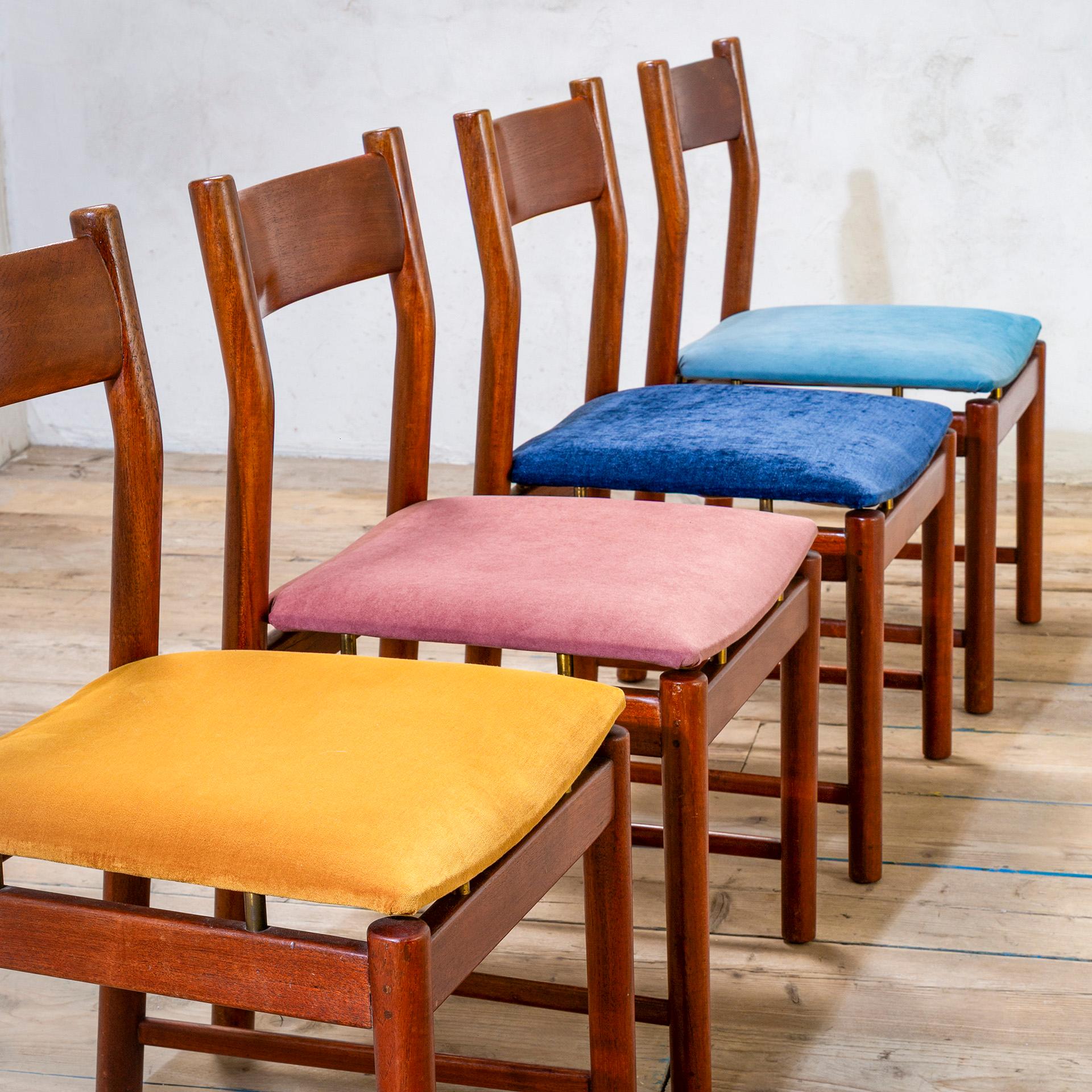 siglo XX, Ilmari Tapiovaara Juego de seis sillas de madera, 1960 Moderno de mediados de siglo en venta