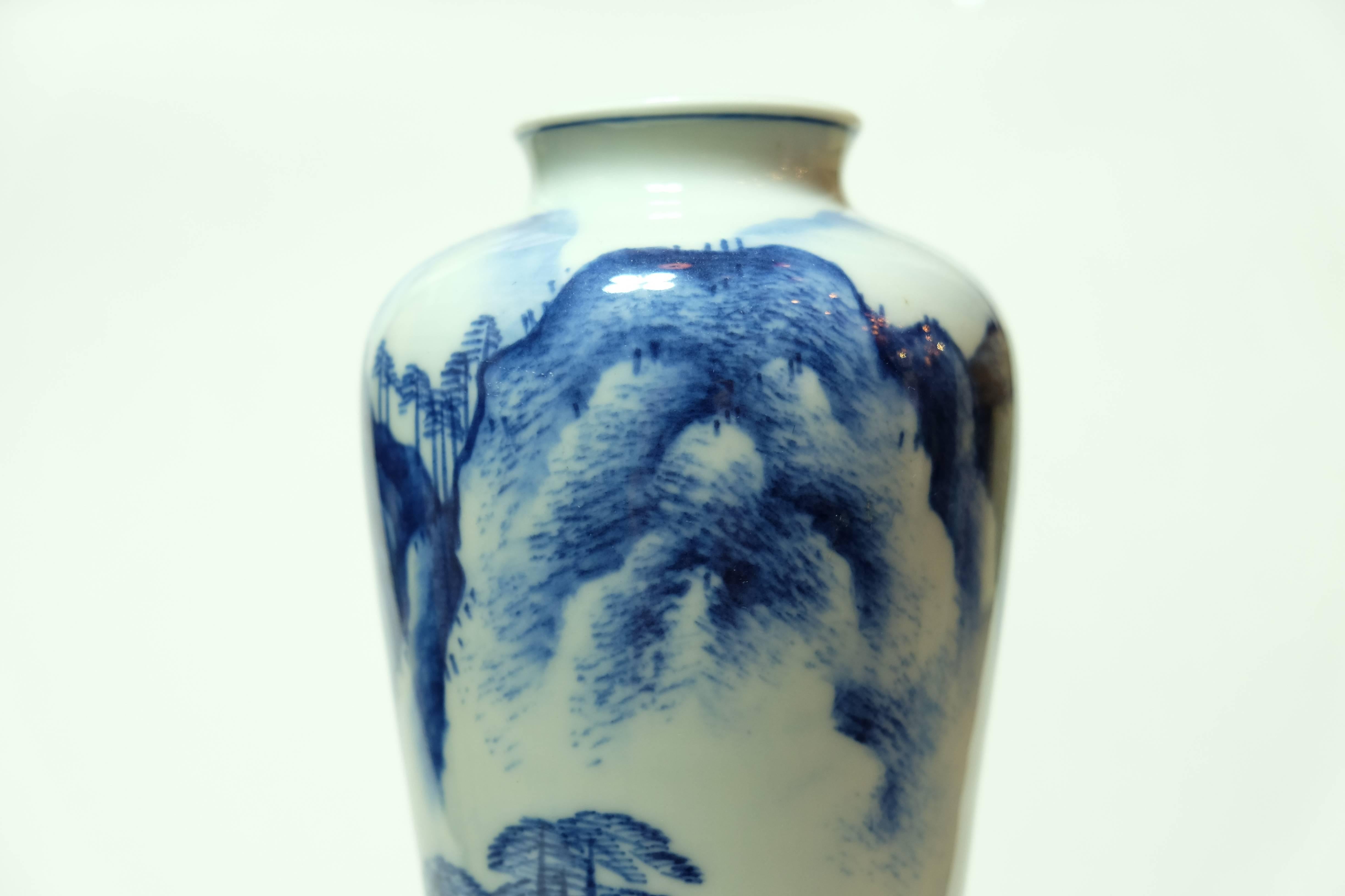 Japanese Indigo Blue Chinese Style Landscape on White Porcelain Imari Vase 1950s In Excellent Condition In Paris, FR