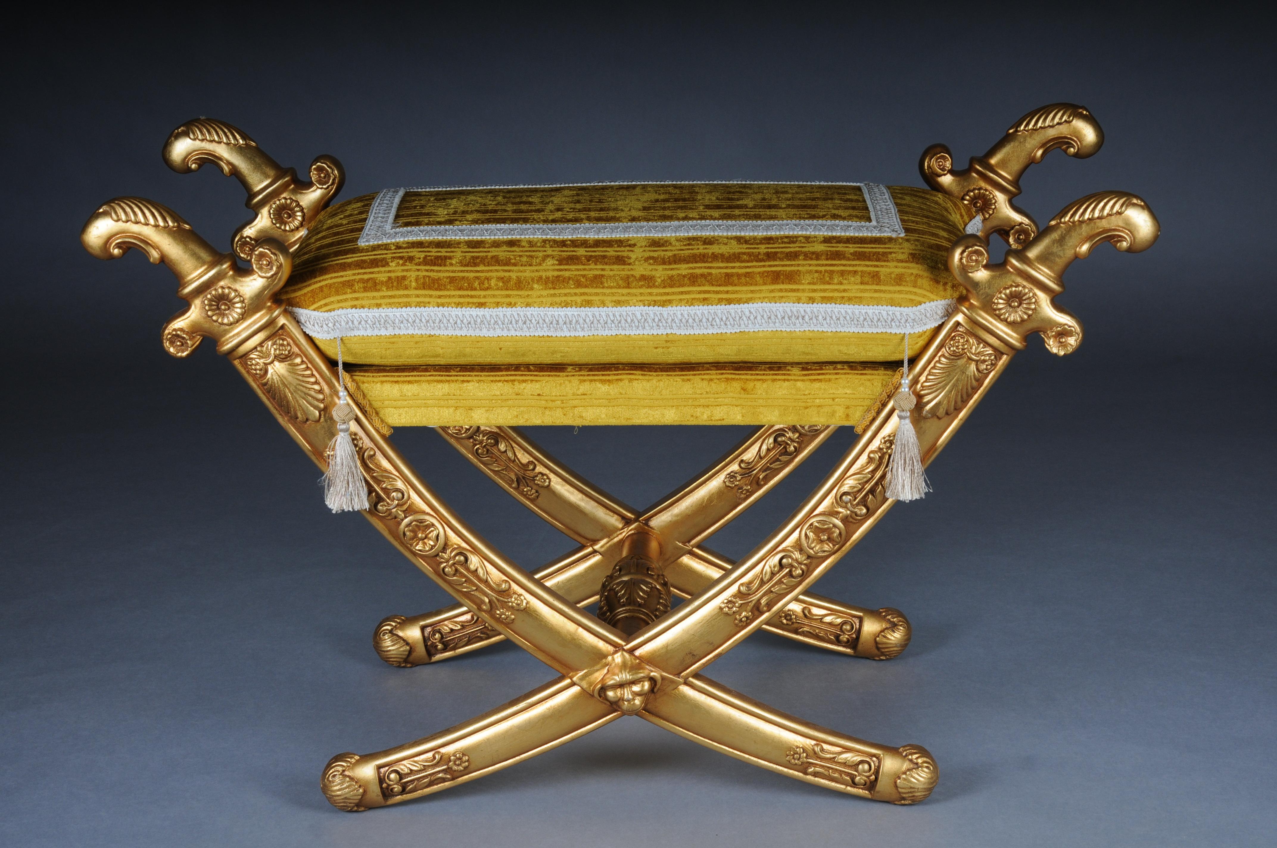 Francese Sgabello a sciabola dell'Impero francese del XX secolo, legno di faggio, oro. in vendita