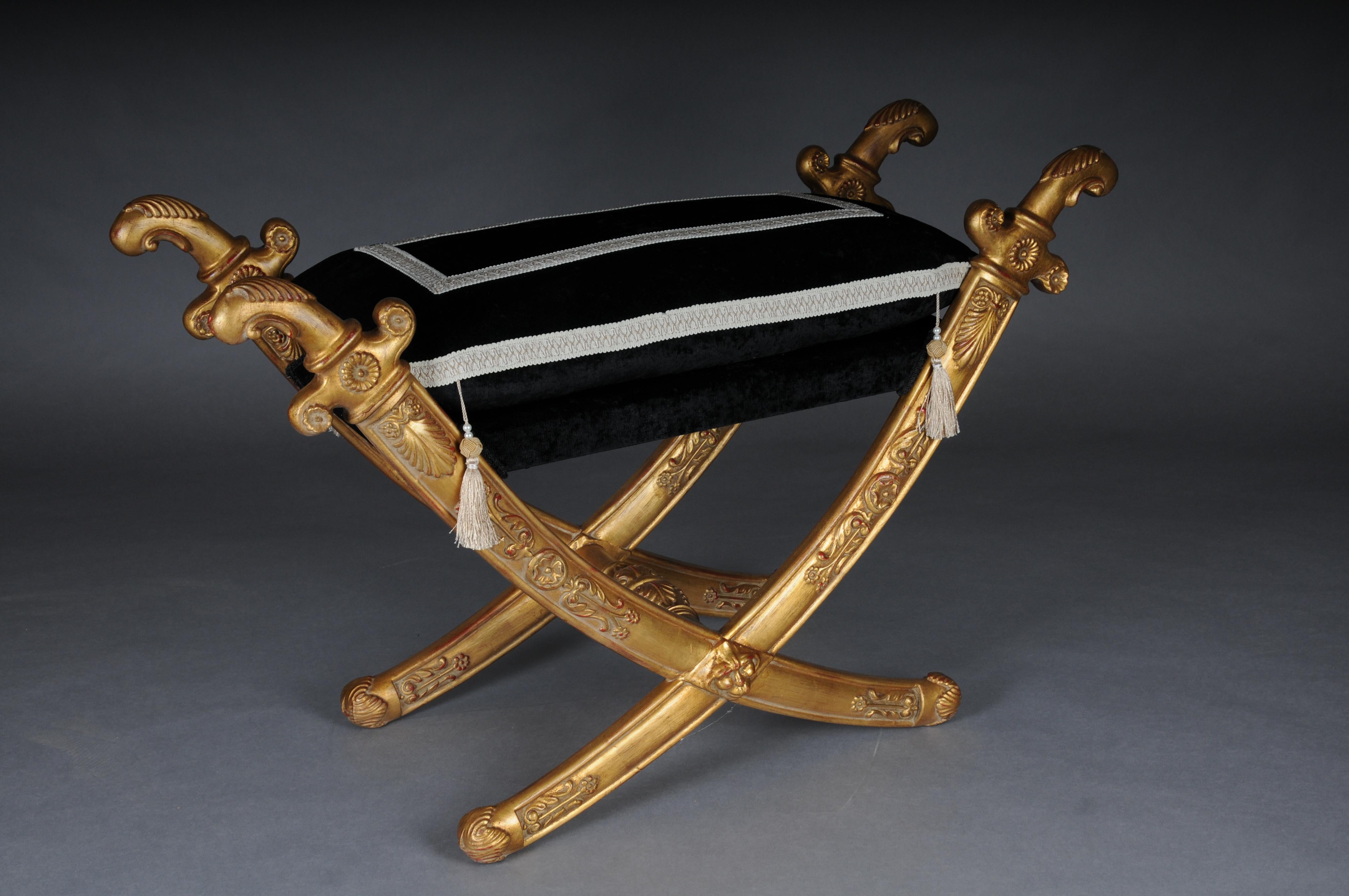 Francese Sgabello a sciabola dell'Impero francese del XX secolo, legno di faggio, oro. in vendita