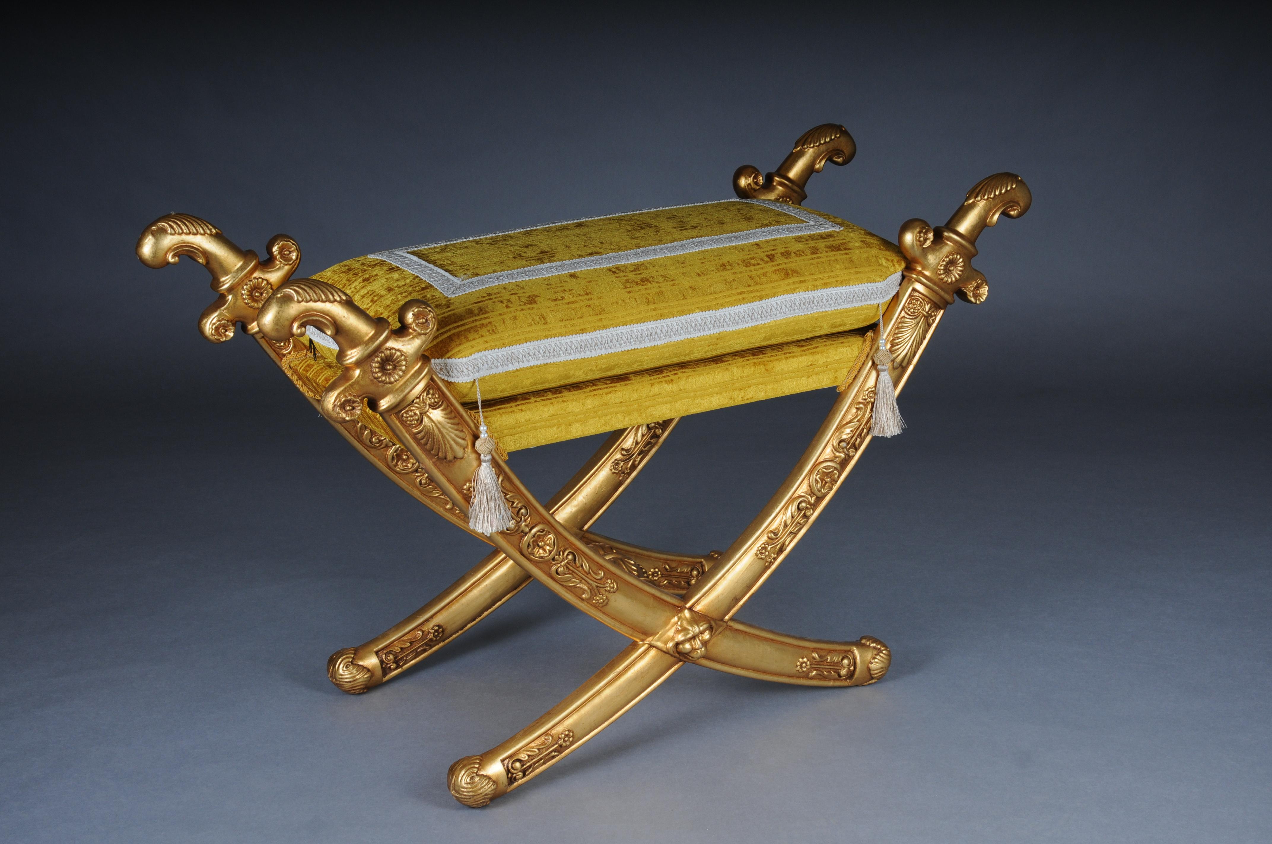Intagliato a mano Sgabello a sciabola dell'Impero francese del XX secolo, legno di faggio, oro. in vendita