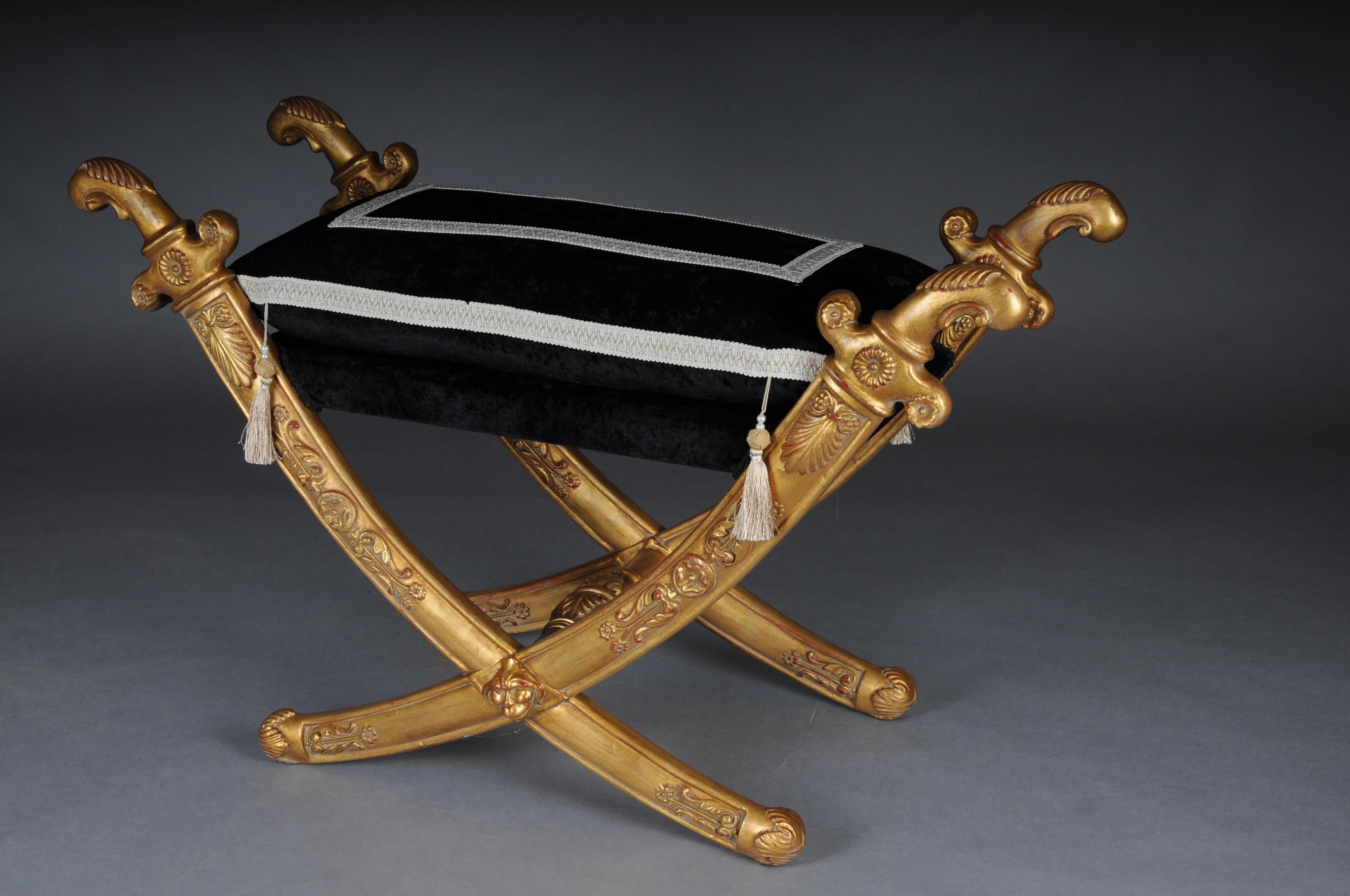 Intagliato a mano Sgabello a sciabola dell'Impero francese del XX secolo, legno di faggio, oro. in vendita