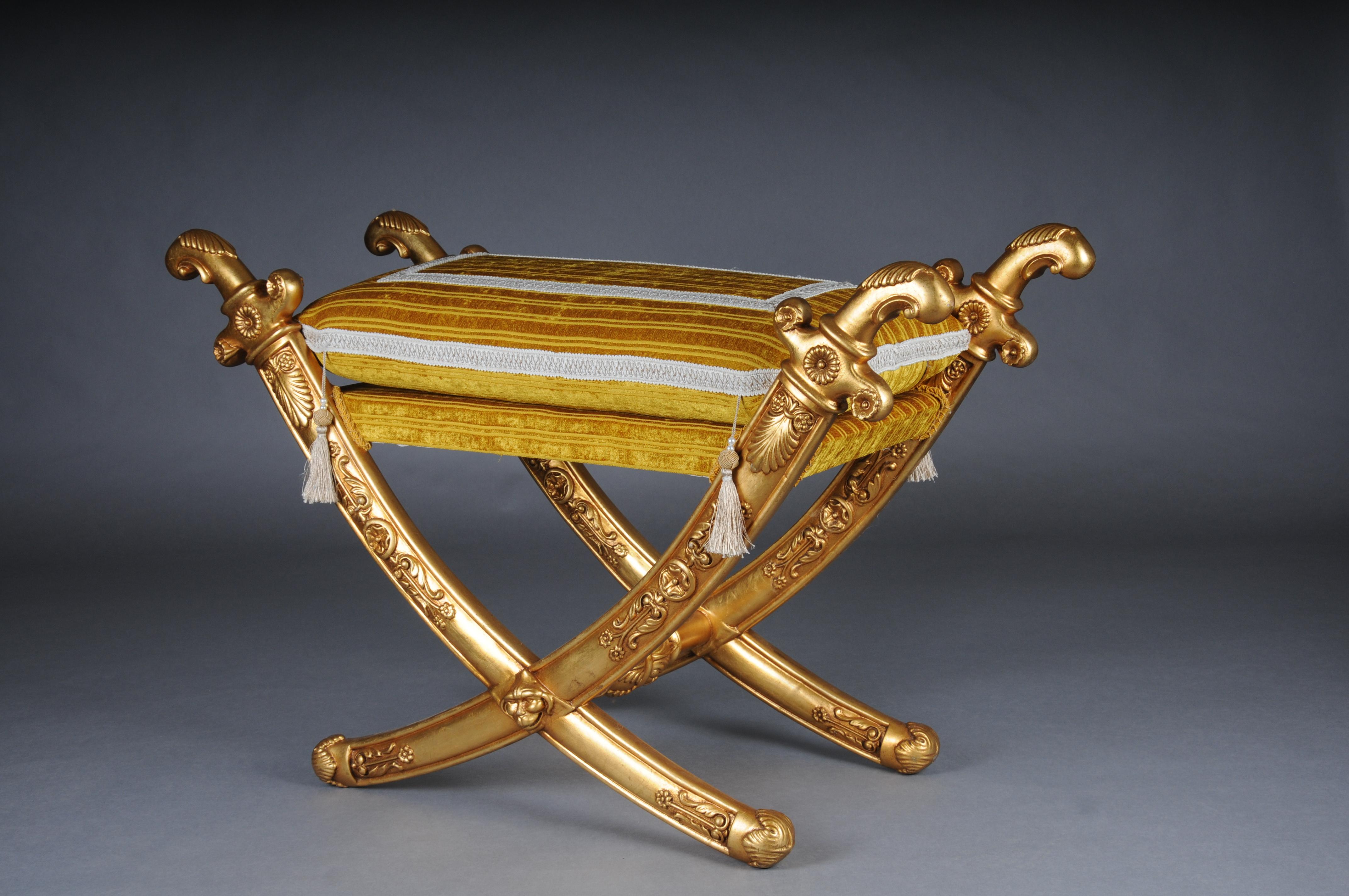 Sgabello a sciabola dell'Impero francese del XX secolo, legno di faggio, oro. In condizioni buone in vendita a Berlin, DE