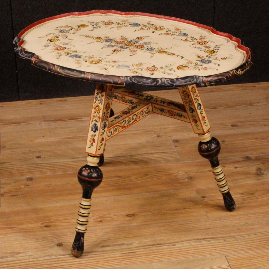 20th Century Hand Painted Wood With Floral Decorations Dutch Coffee Table, 1960 In Good Condition In Vicoforte, Piedmont