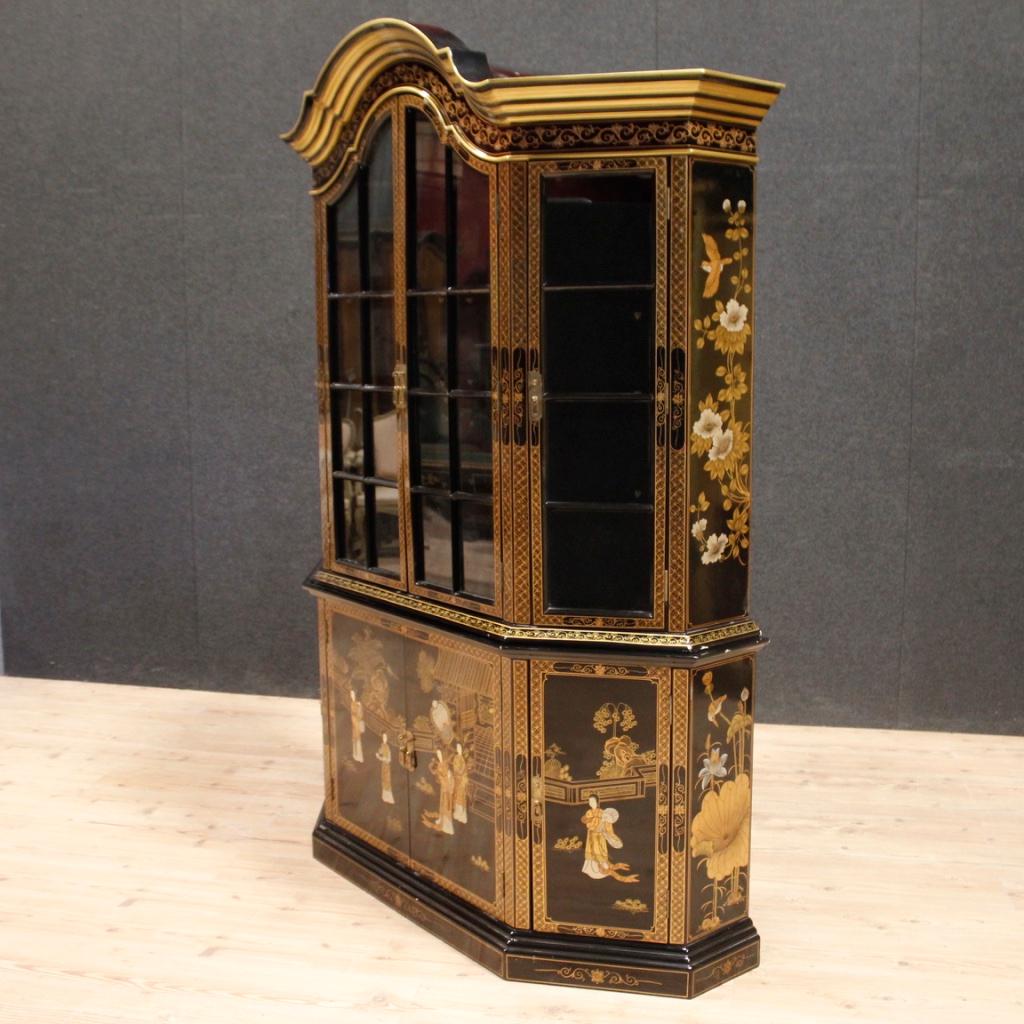 Italian 20th Century Black Lacquered And Painted Chinoiserie Wood French Display Cabinet