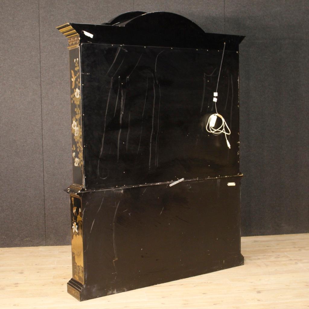 Gilt 20th Century Black Lacquered And Painted Chinoiserie Wood French Display Cabinet