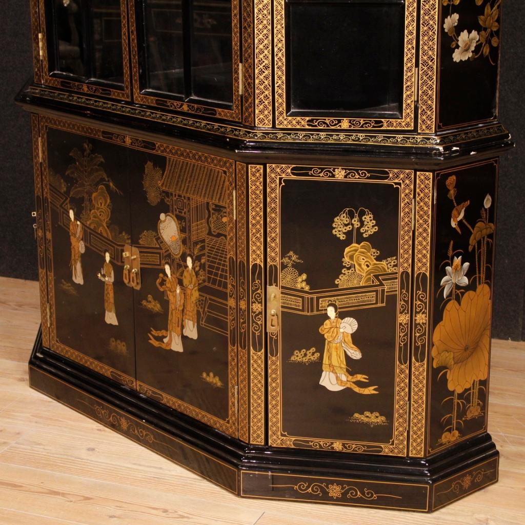 20th Century Black Lacquered And Painted Chinoiserie Wood French Display Cabinet 1