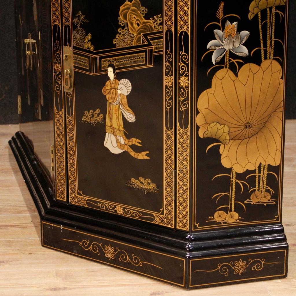 20th Century Black Lacquered And Painted Chinoiserie Wood French Display Cabinet 2