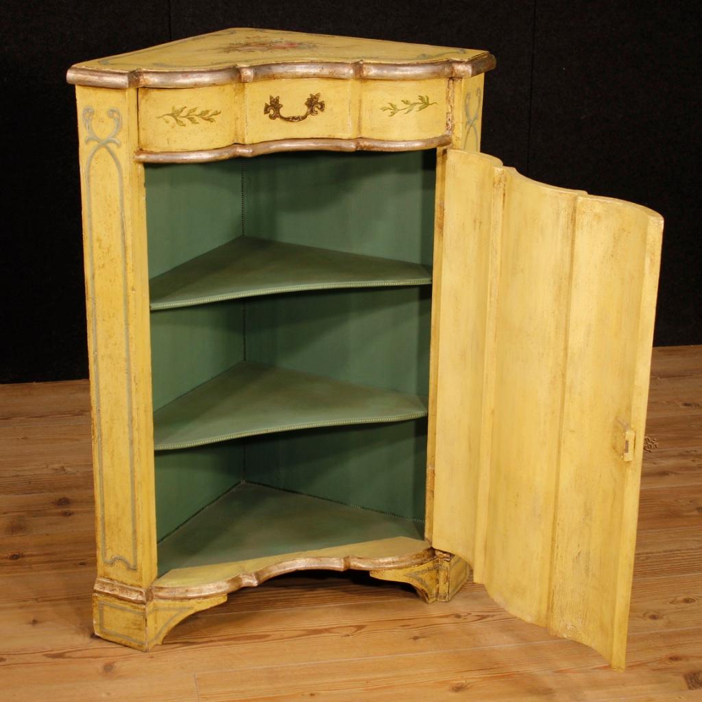 20th Century Yellow Lacquered And Painted Wood Venetian Corner Cabinet, 1960 In Good Condition In Vicoforte, Piedmont