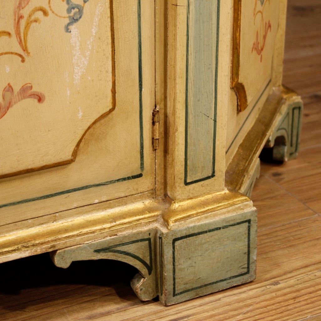 Venezianisches Sideboard aus bemaltem und vergoldetem Holz des 20. Jahrhunderts, 1960 (Neoklassisch)