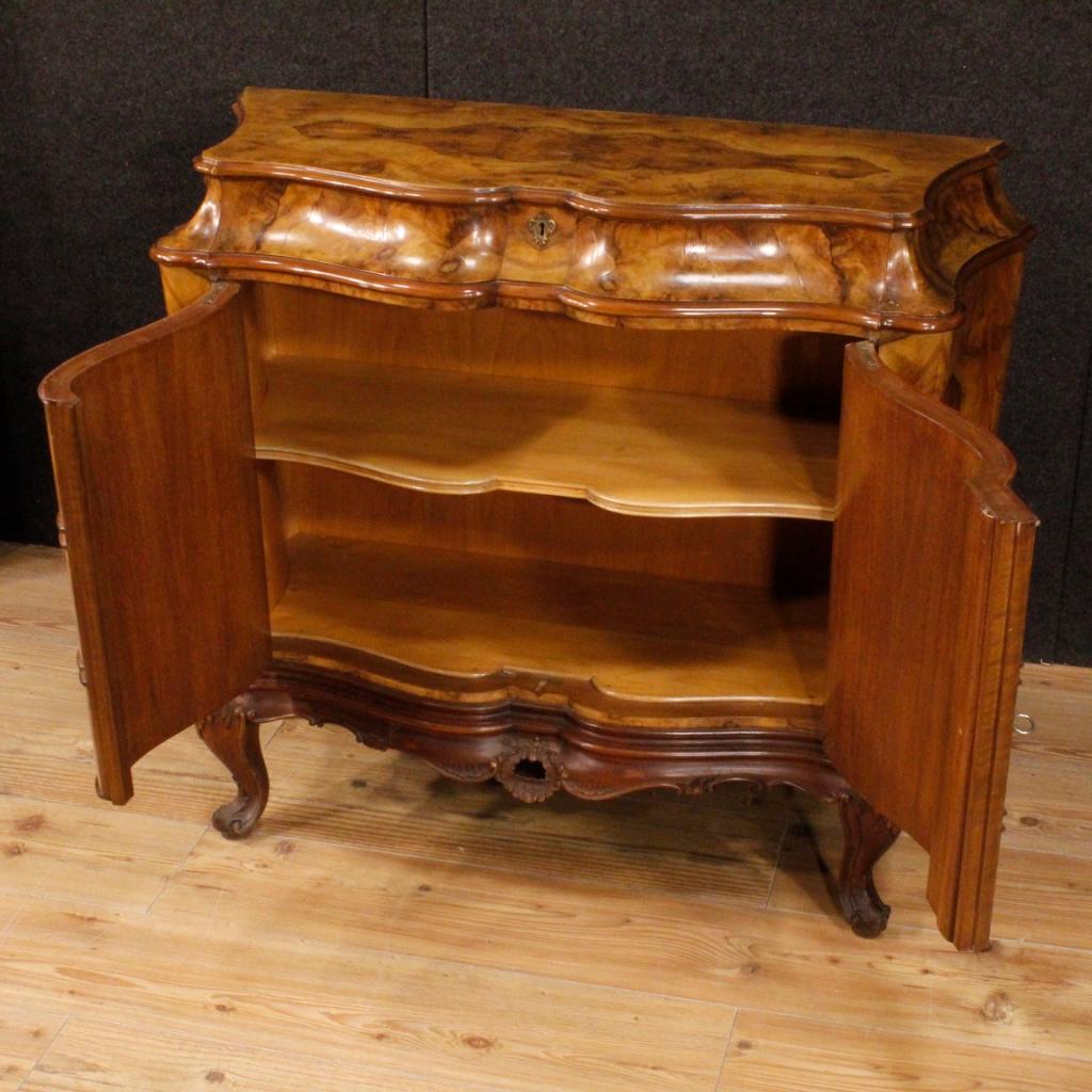 Venetian sideboard from 20th century. Furniture of beautiful line and pleasant decor in walnut, burl walnut and beech. Sideboard with two doors and a drawer of good capacity and service. Wooden top in character. Interior of the sideboard complete