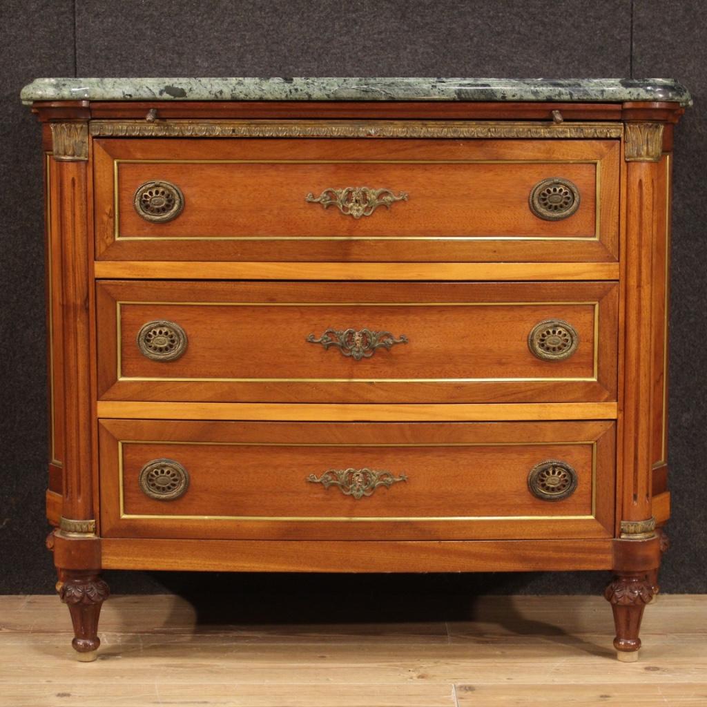 French chest of drawers from 20th century. Moved and rounded furniture carved in mahogany, beech and fruitoods and richly adorned with gilded and chiseledbronze and brass. Chest of drawers equipped with three front drawers of good capacity and front