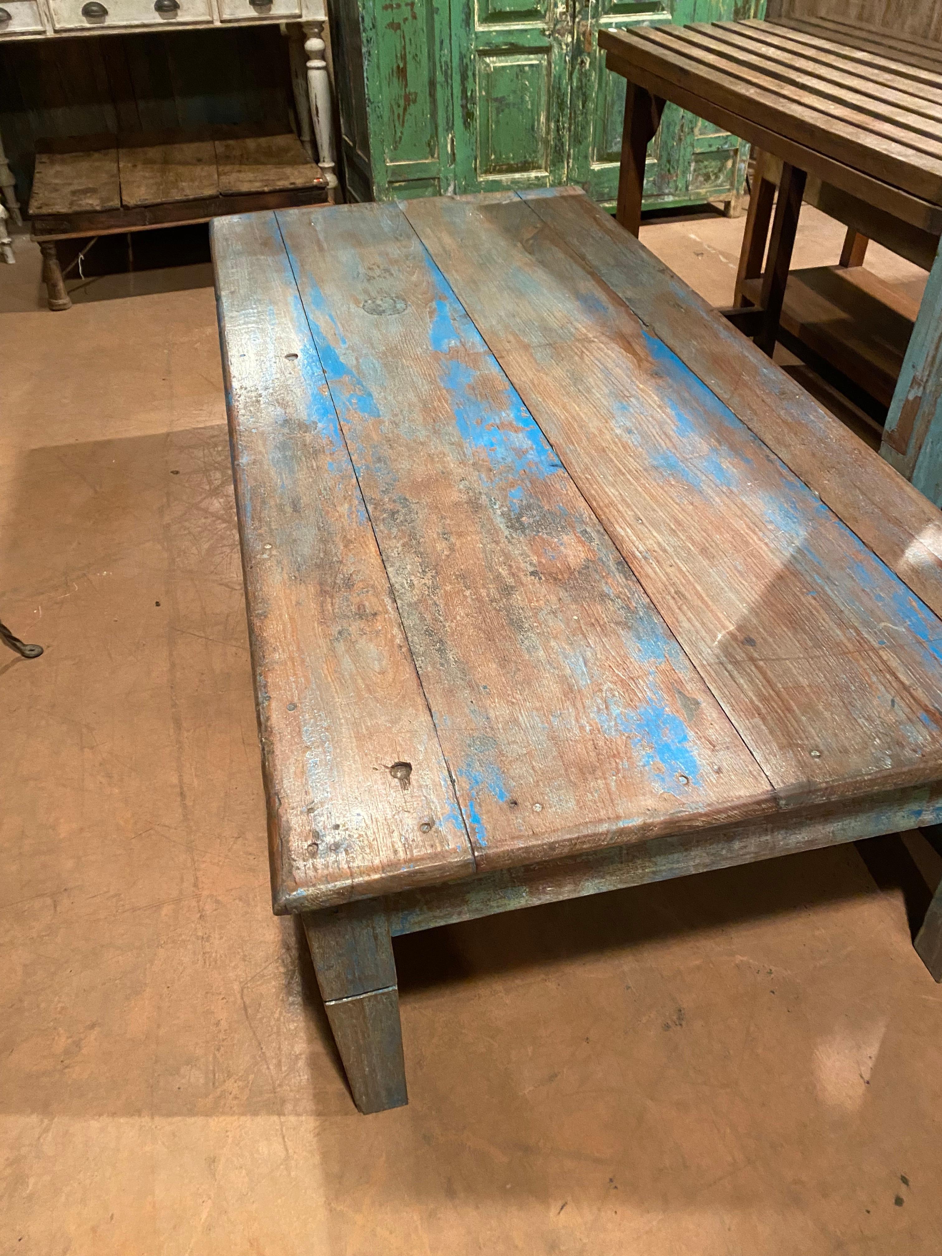 Delightful Indian coffe table with blue original patina. It can stay outside as it is made in teak wood.
Excellent condition.