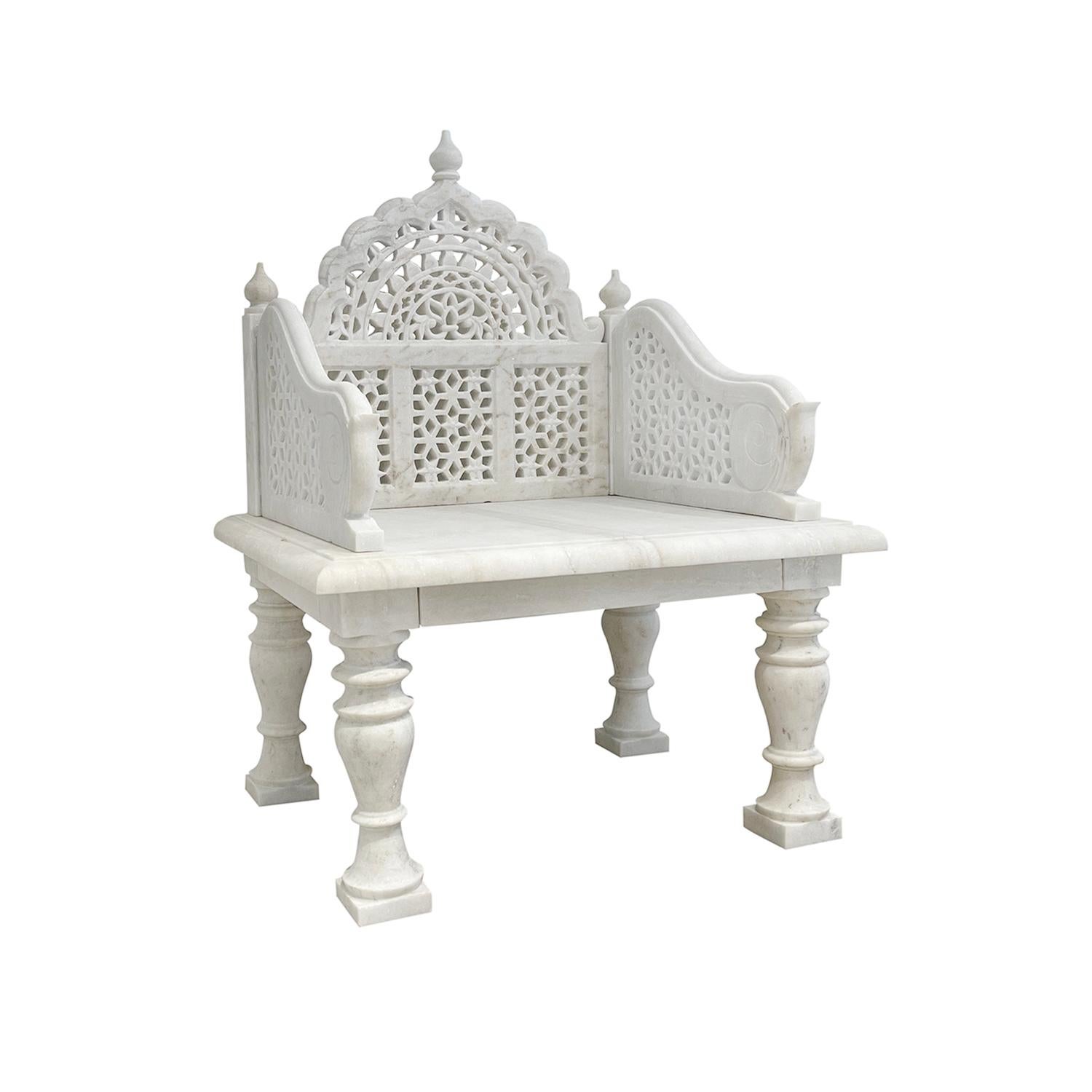 20ième siècle Paire de sièges en marbre moghol du 20e siècle, de style indien, de couleur blanche en vente