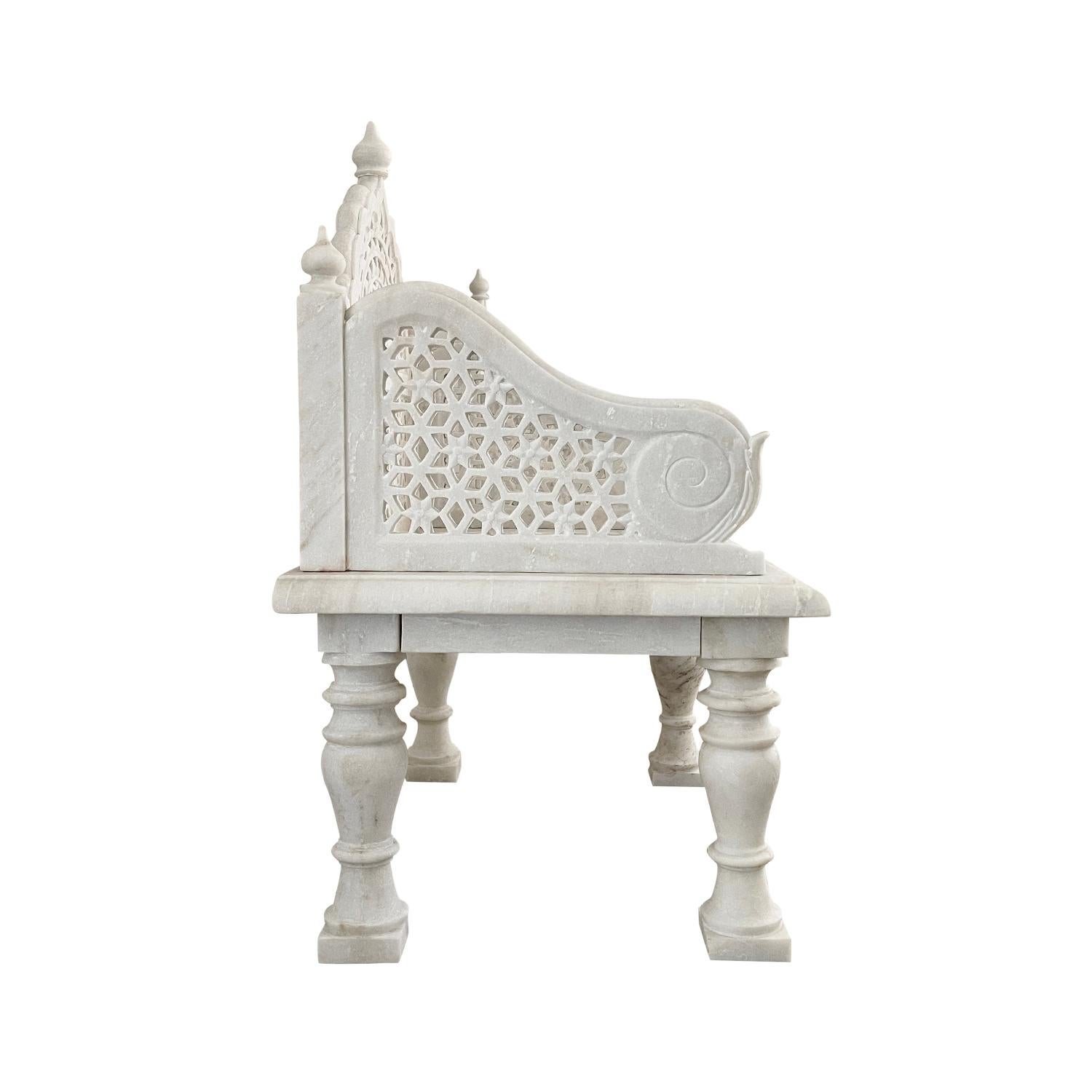 Paire de sièges en marbre moghol du 20e siècle, de style indien, de couleur blanche en vente 1
