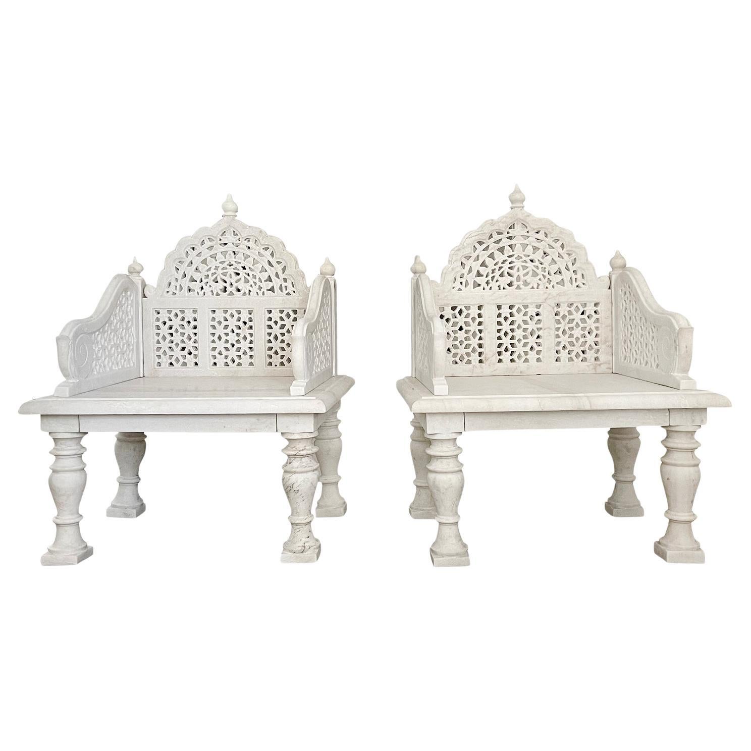 Paire de sièges en marbre moghol du 20e siècle, de style indien, de couleur blanche en vente