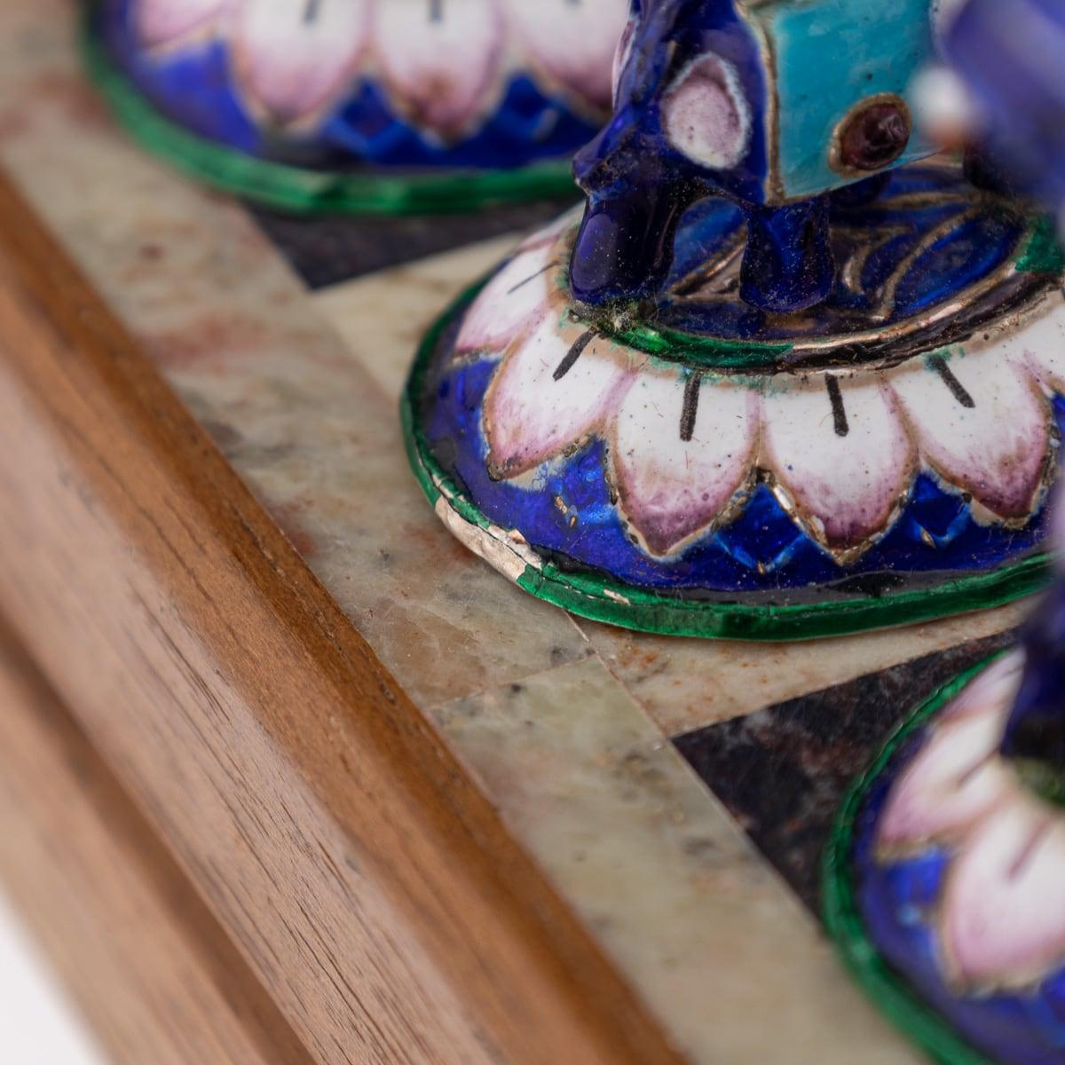 Set di scacchi indiano del XX secolo in argento e smalto e scacchiera in marmo, Jaipur, 1950 ca. 9