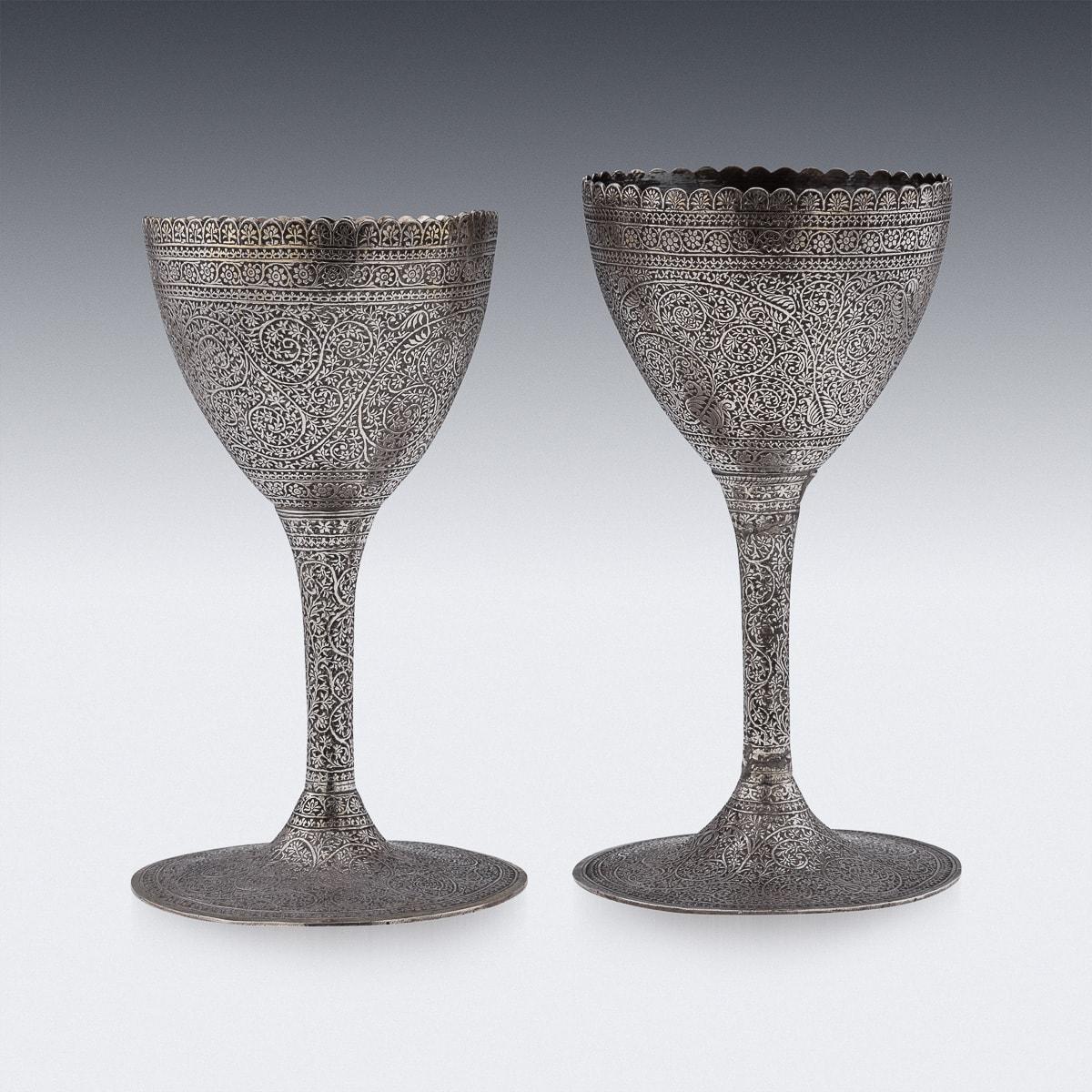 Autre Paire de gobelets à vin « châle » indiens en argent massif du 20ème siècle, Cachemire, vers 1900 en vente
