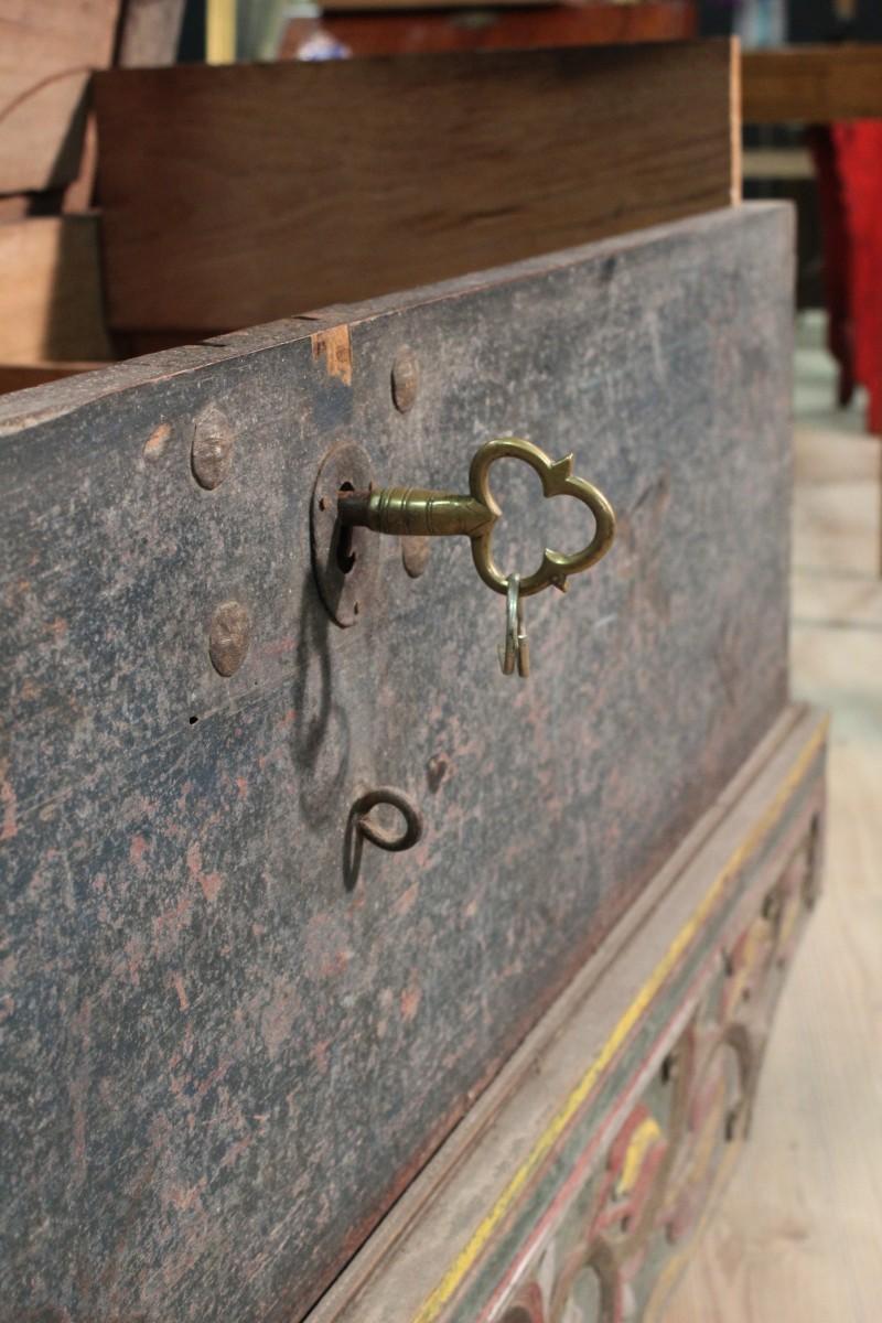 20th Century Indian Wooden Double Trunk In Good Condition For Sale In London, GB