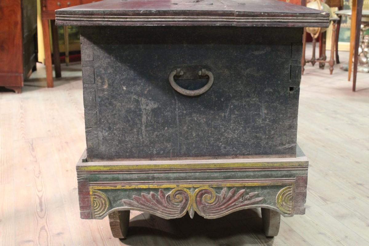 20th Century Indian Wooden Double Trunk For Sale 6