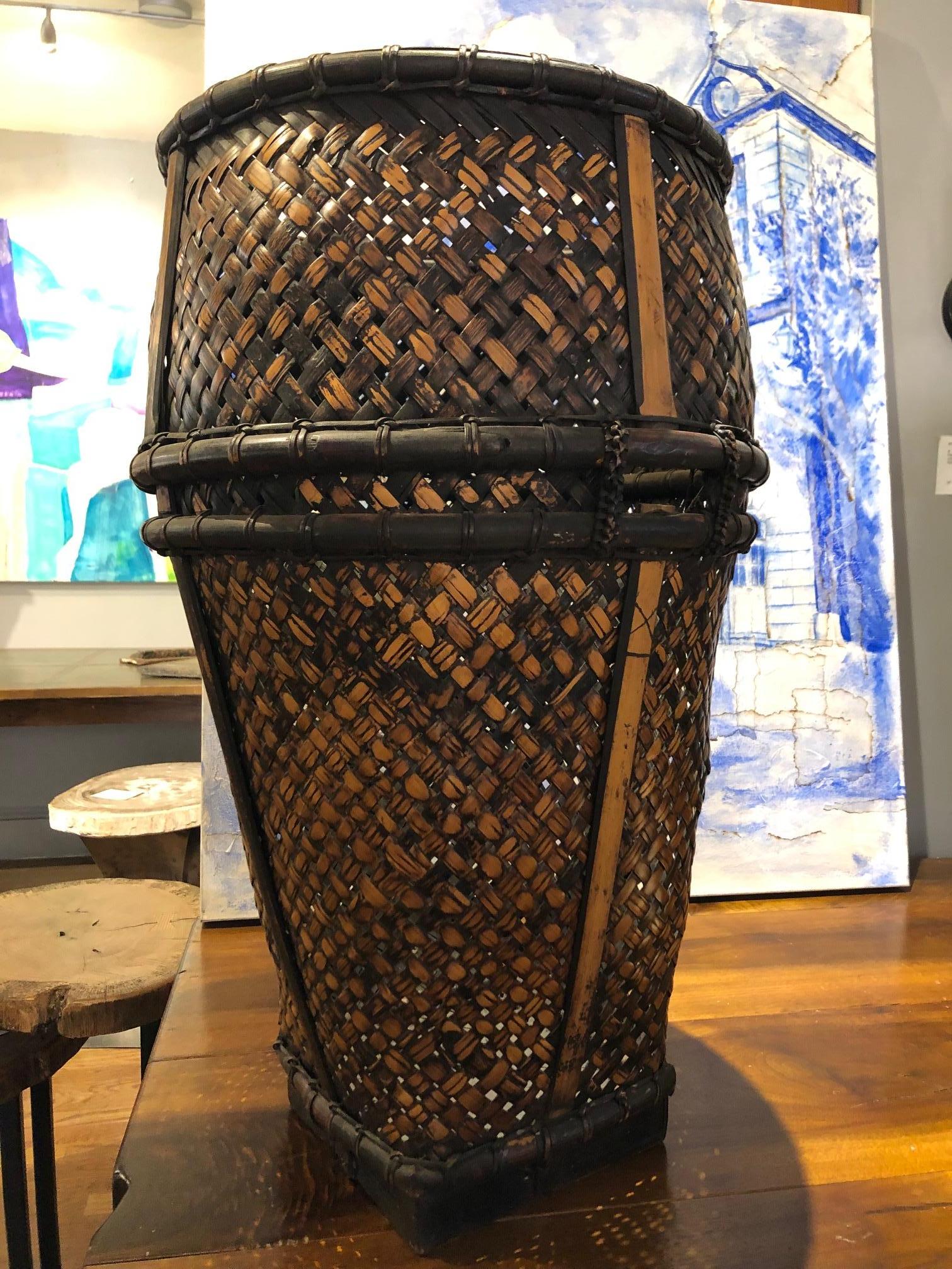 Beautiful handwoven Indonesian hauling basket made from rattan and bamboo with a remarkable deep color and patina. This Agrarian art makes for a beautiful display or storage piece in your home.,
Sulawesi, circa 1930.
Measures: 24