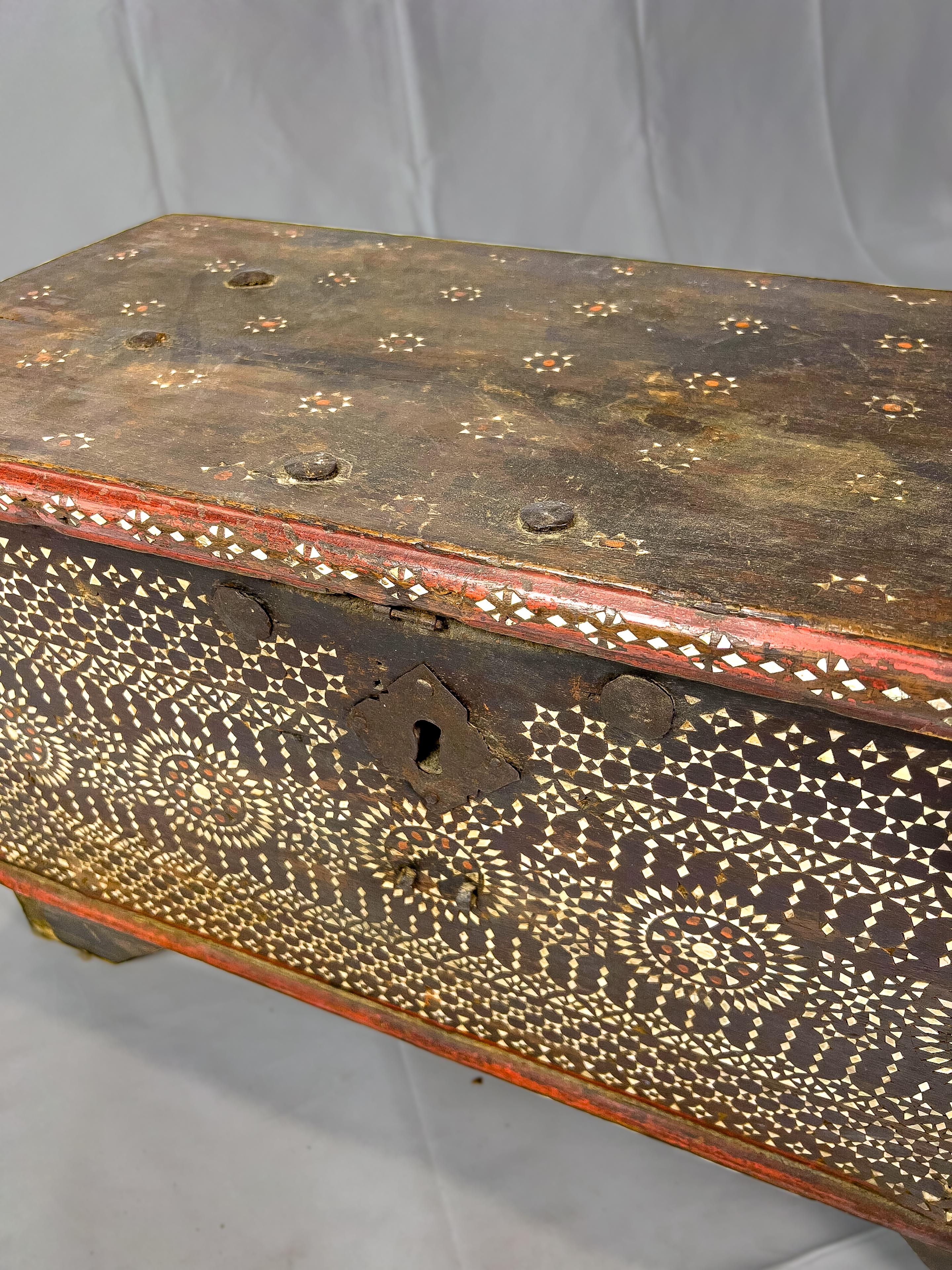 20th Century Indonesian Wooden Blanket Chest with Mother of Pearl Inlay 6