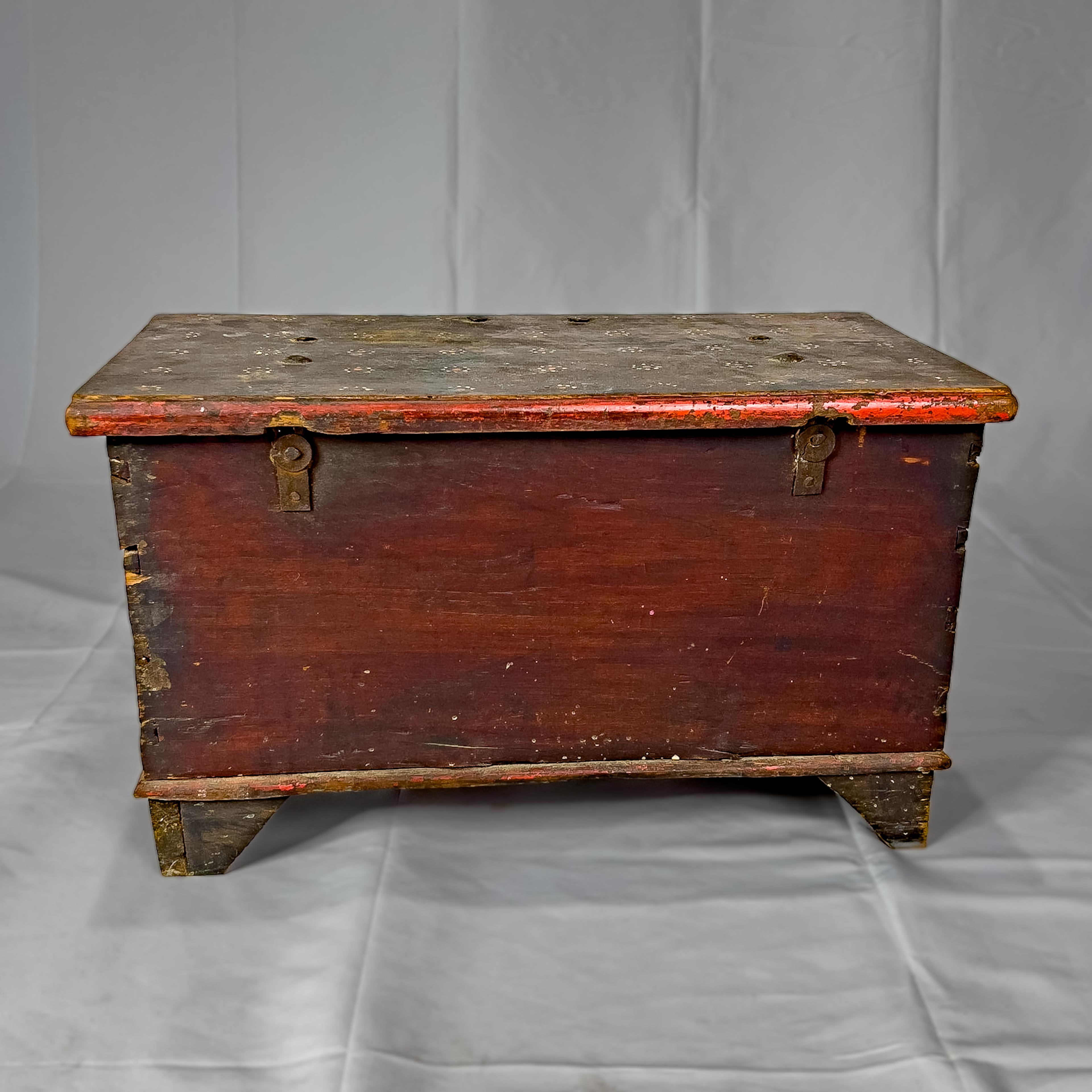 20th Century Indonesian Wooden Blanket Chest with Mother of Pearl Inlay 8