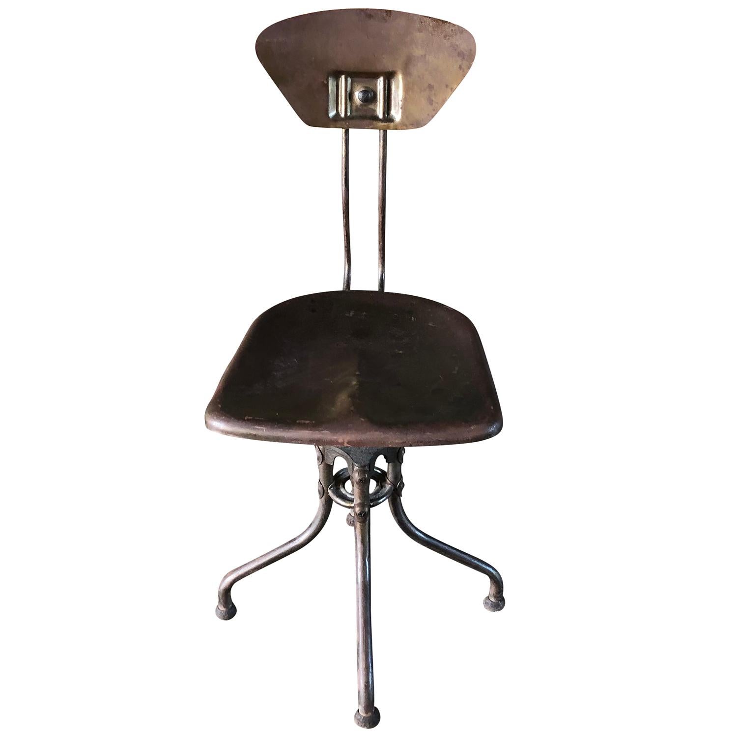 Une chaise d'atelier industrielle française vintage en métal, la hauteur du siège est réglable. Design/One, produit par Flambo, en bon état. Usures dues à l'âge et à l'utilisation, vers 1920-1930, Paris, France.

Henri Lieber est un designer