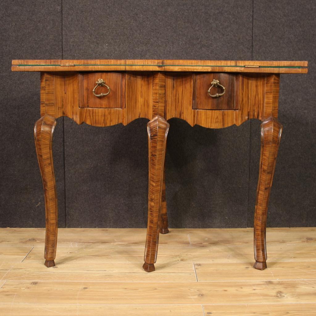 Game table corner cabinet, Venetian, mid-20th century. Carved, veneered and inlaid furniture in walnut, rosewood, maple, bois de rose and fruitwood. Corner cabinet with openable inlaid wooden top which offers, once opened, a playing surface covered