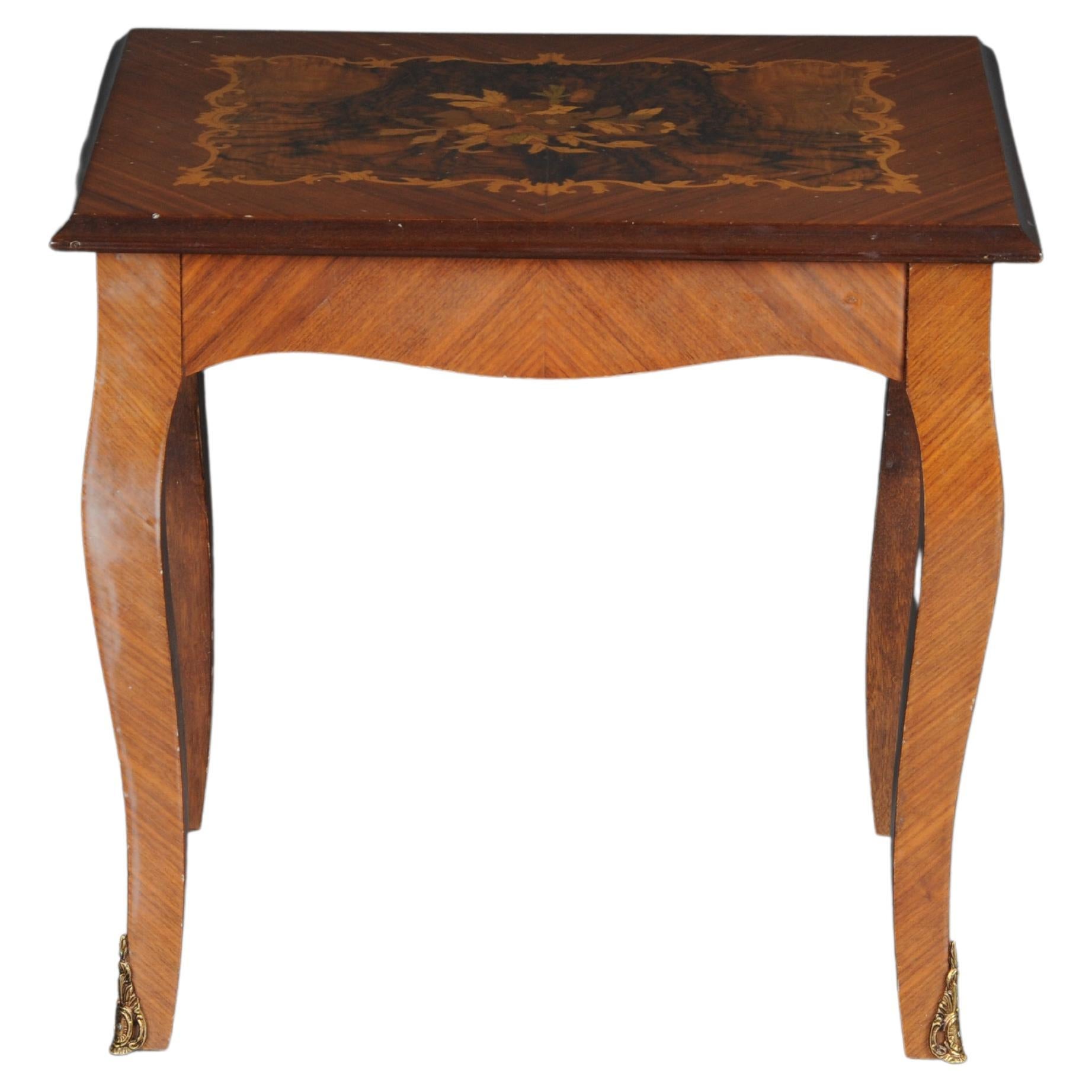 Mesa auxiliar barroca con incrustaciones del siglo XX