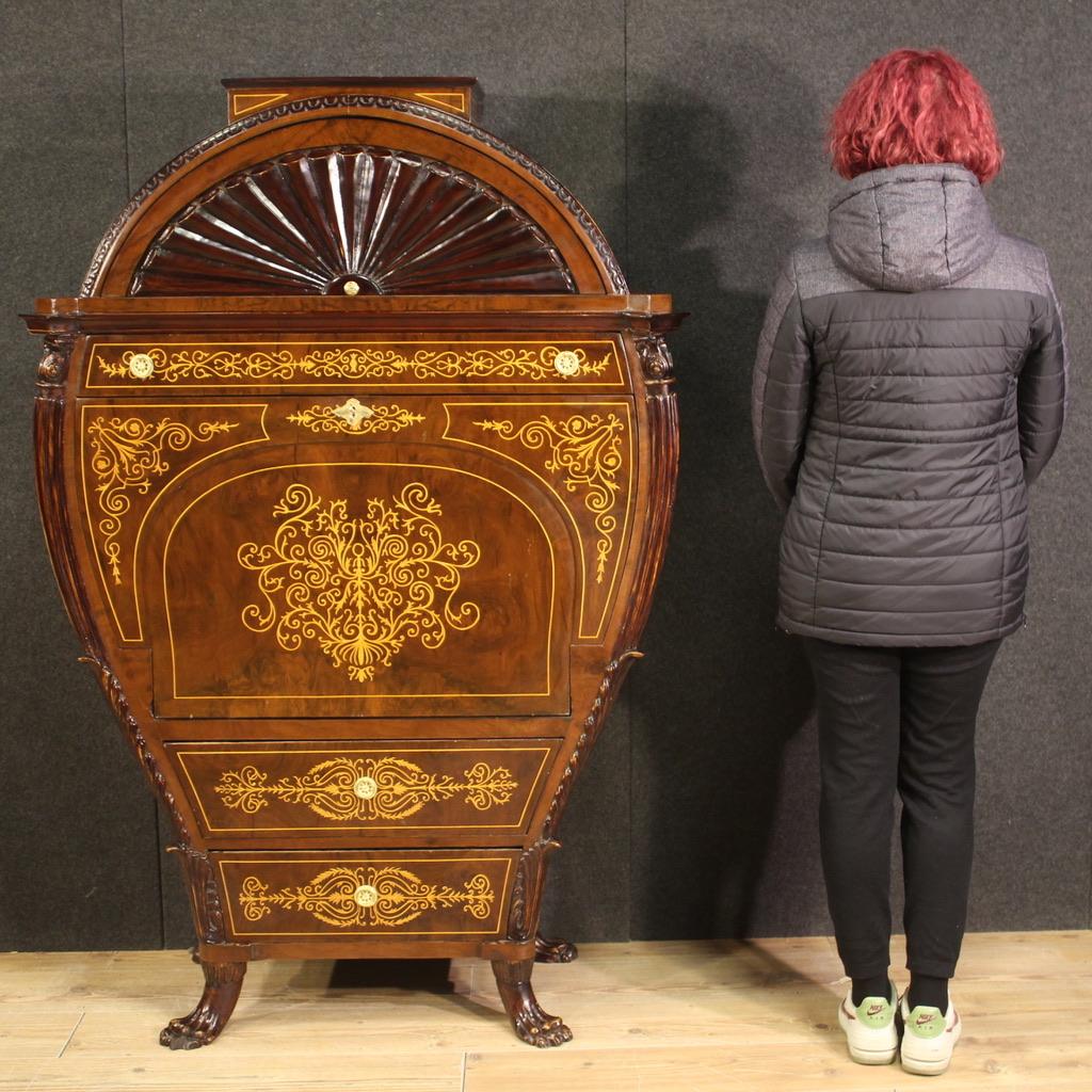 Austrian secretaire from the 20th century. Biedermeier style furniture elegantly inlaid, veneered and carved in walnut, maple, beech and fruitwood. Secretaire built in a single body, moved on the sides, equipped with two drawers in the lower part,