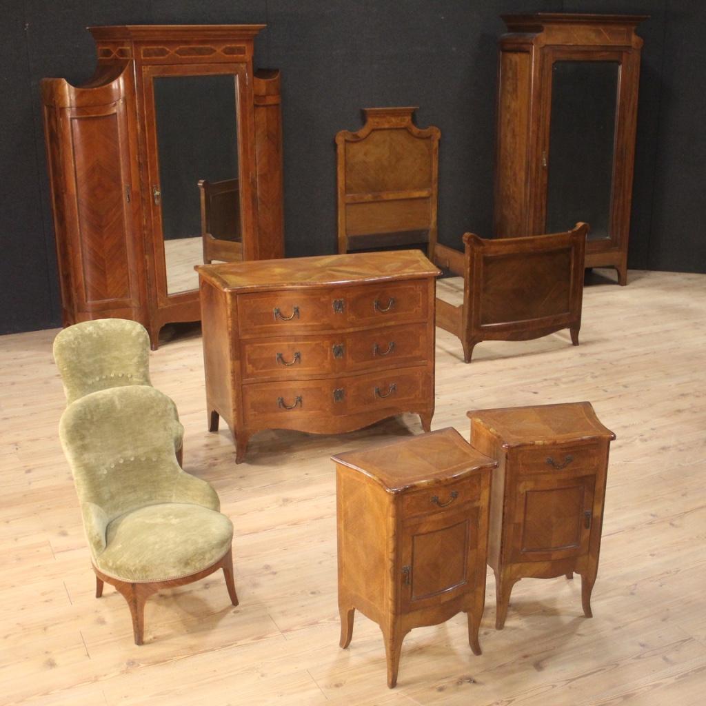 Italian commode from the mid-20th century. High quality furniture in Louis XV style inlaid and veneered in walnut, rosewood, maple, walnut and fruitwood. Chest of drawers with three frontal drawers of good capacity, wooden top in character. Ideal