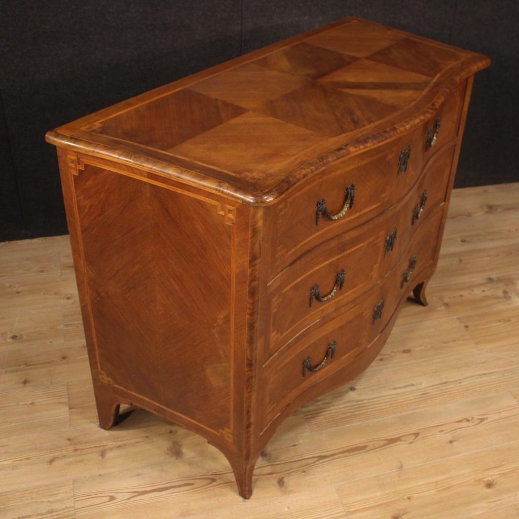 20th Century Inlaid Veneered Wood Italian Louis XV Style Chest of Drawers, 1950s In Good Condition For Sale In Vicoforte, Piedmont