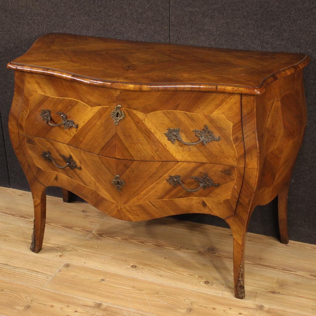 20th Century Inlaid Walnut and Boxwood Italian Louis XV Style Dresser, 1960s In Good Condition For Sale In Vicoforte, Piedmont