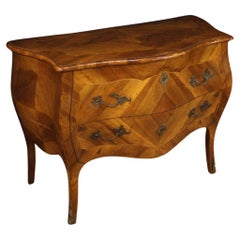 commode italienne de style Louis XV en noyer et buis marquetés du 20e siècle, 1960