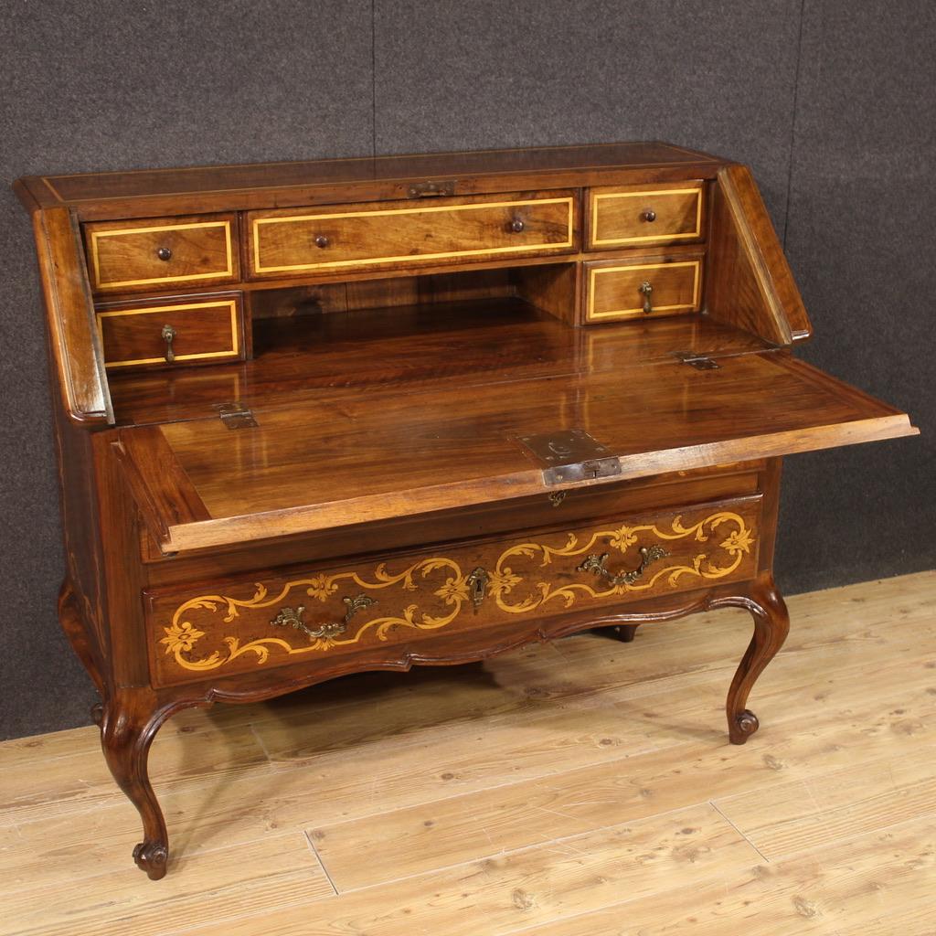 20th Century Inlaid Walnut, Maple and Fruitwood Italian Bureau Desk, 1920s In Good Condition For Sale In Vicoforte, Piedmont