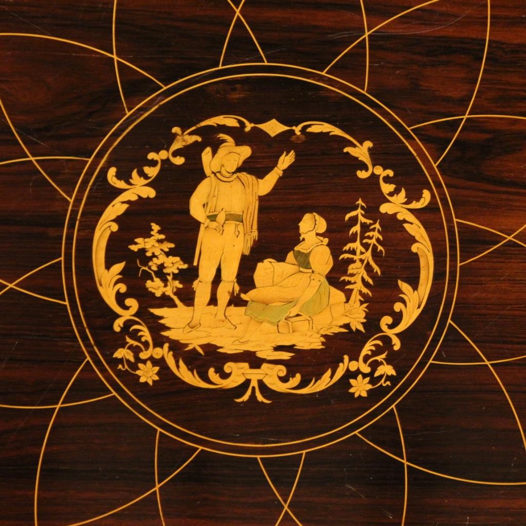 Early 20th Century 20th Century Inlaid Wood English Round Living Room Side Table, 1920 in vendita
