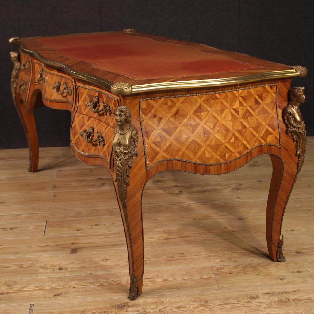 20th Century Inlaid Wood Faux Leather Top French Louis XV Style Writing Desk In Good Condition For Sale In Vicoforte, Piedmont