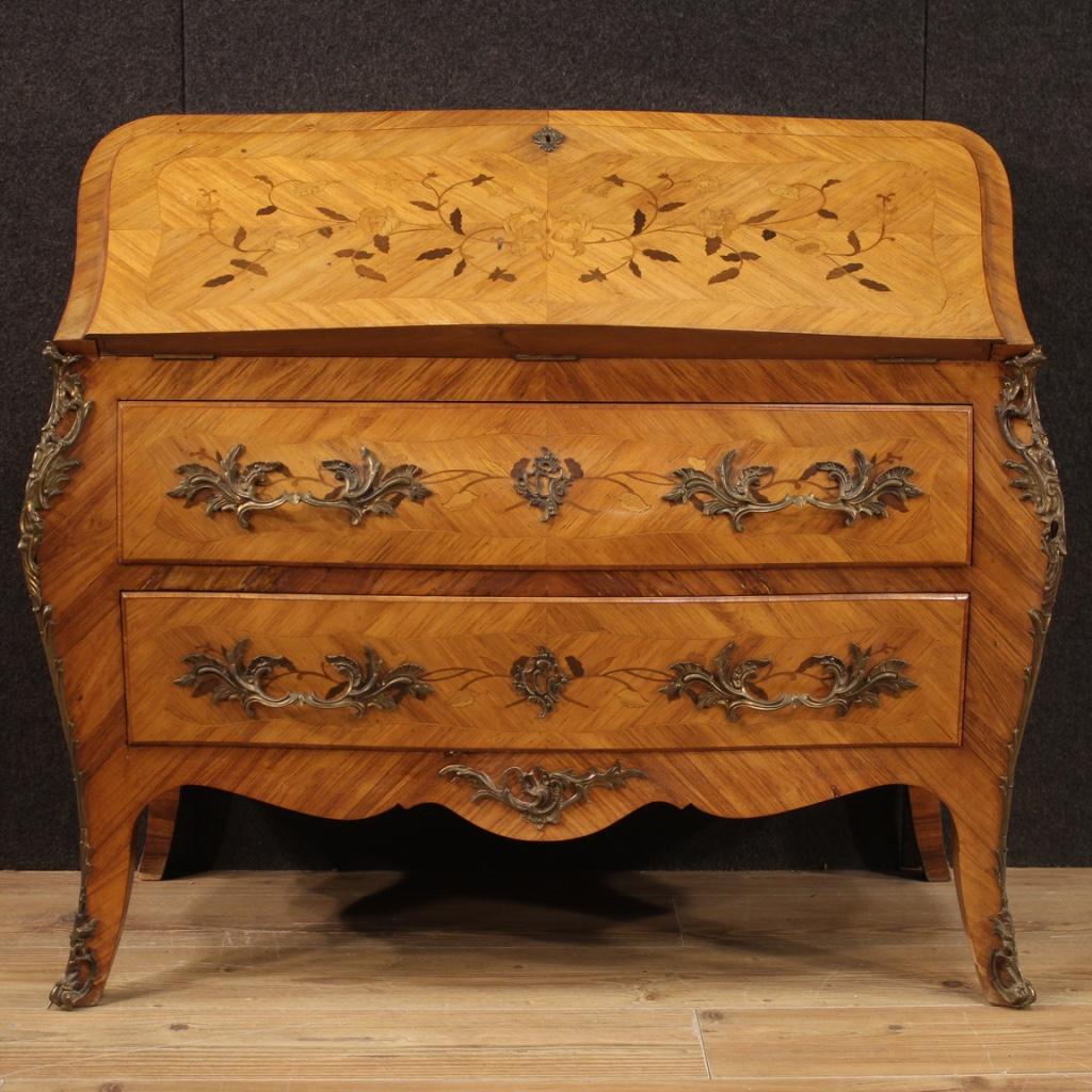 French bureau from the mid-20th century. Moved and rounded furniture inlaid with floral decorations in rosewood, maple, walnut, cherry and fruitwood. Bureau equipped with two external drawers of excellent capacity. Interior of the fall-front