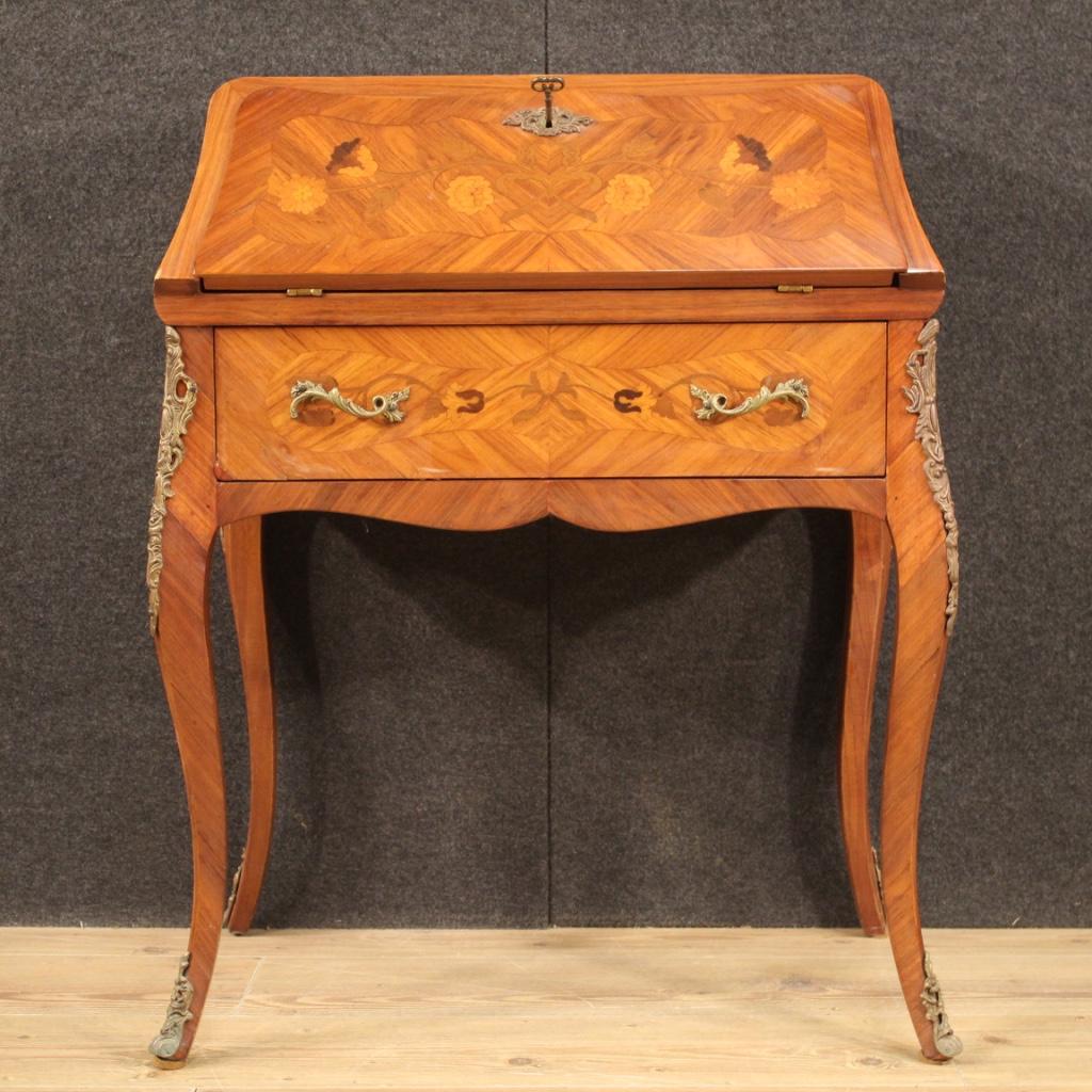 French bureau with high leg from the 20th century. Furniture finished for the center veneered in walnut, rosewood, mahogany and fruitwood adorned with floral inlay. Bureau equipped with an external drawer plus a discreet service fall-front. Interior