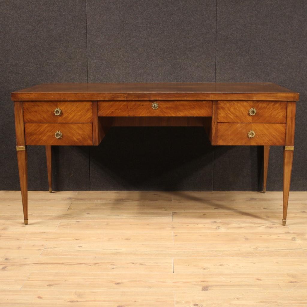 French writing desk from the mid-20th century. Furniture inlaid in walnut, maple and ebonized wood in Louis XVI style of beautiful line and pleasant decor. Center finished desk equipped with 5 front drawers, central drawer without key, of good